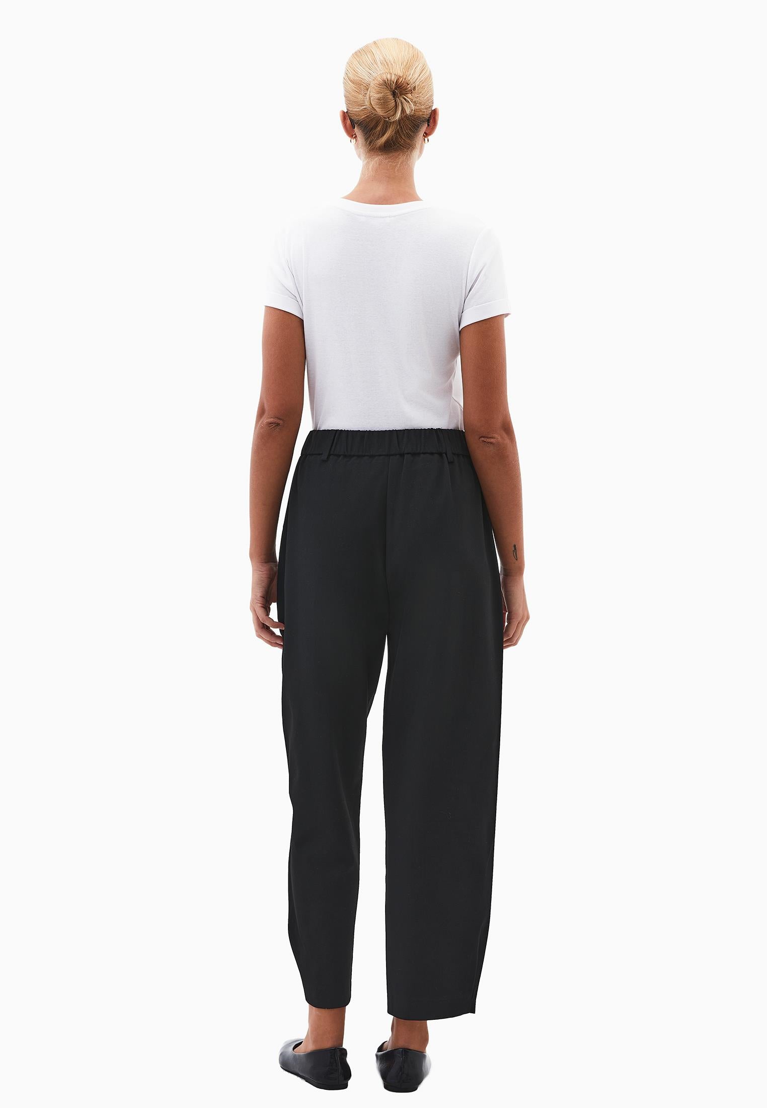 Balloon Form Pleated Standard Carrot Leg Pants - BLACK