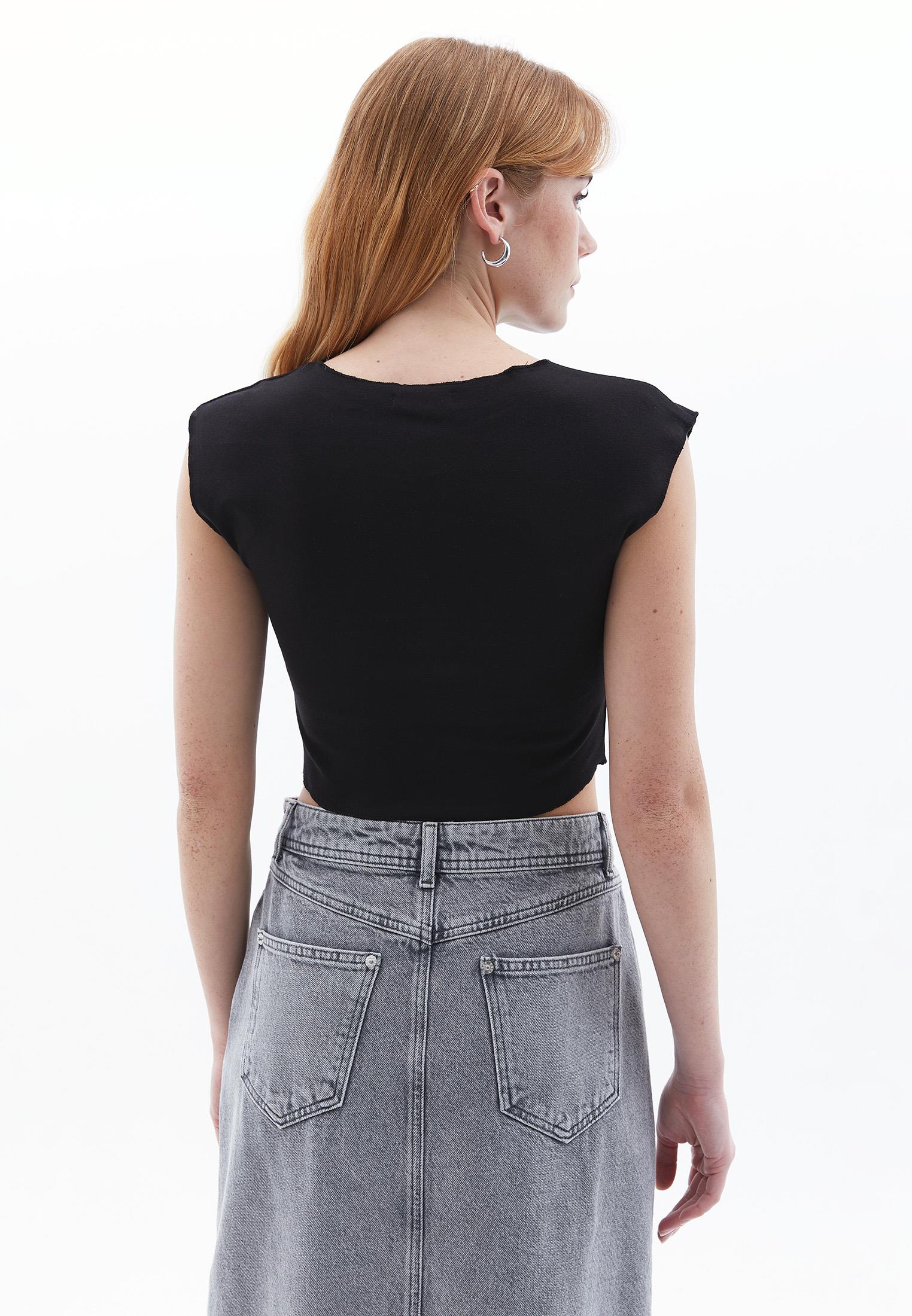 Crew Neck Short Sleeve Slim Fit Cropped T-Shirt - BLACK