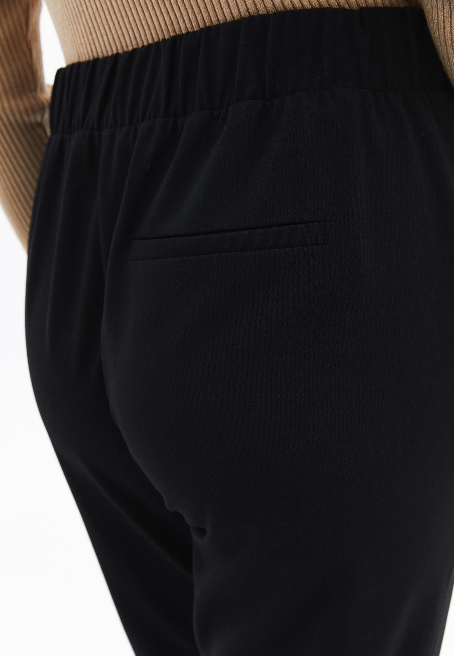 High Waist Carrot Pants With Pocket Detail - BLACK