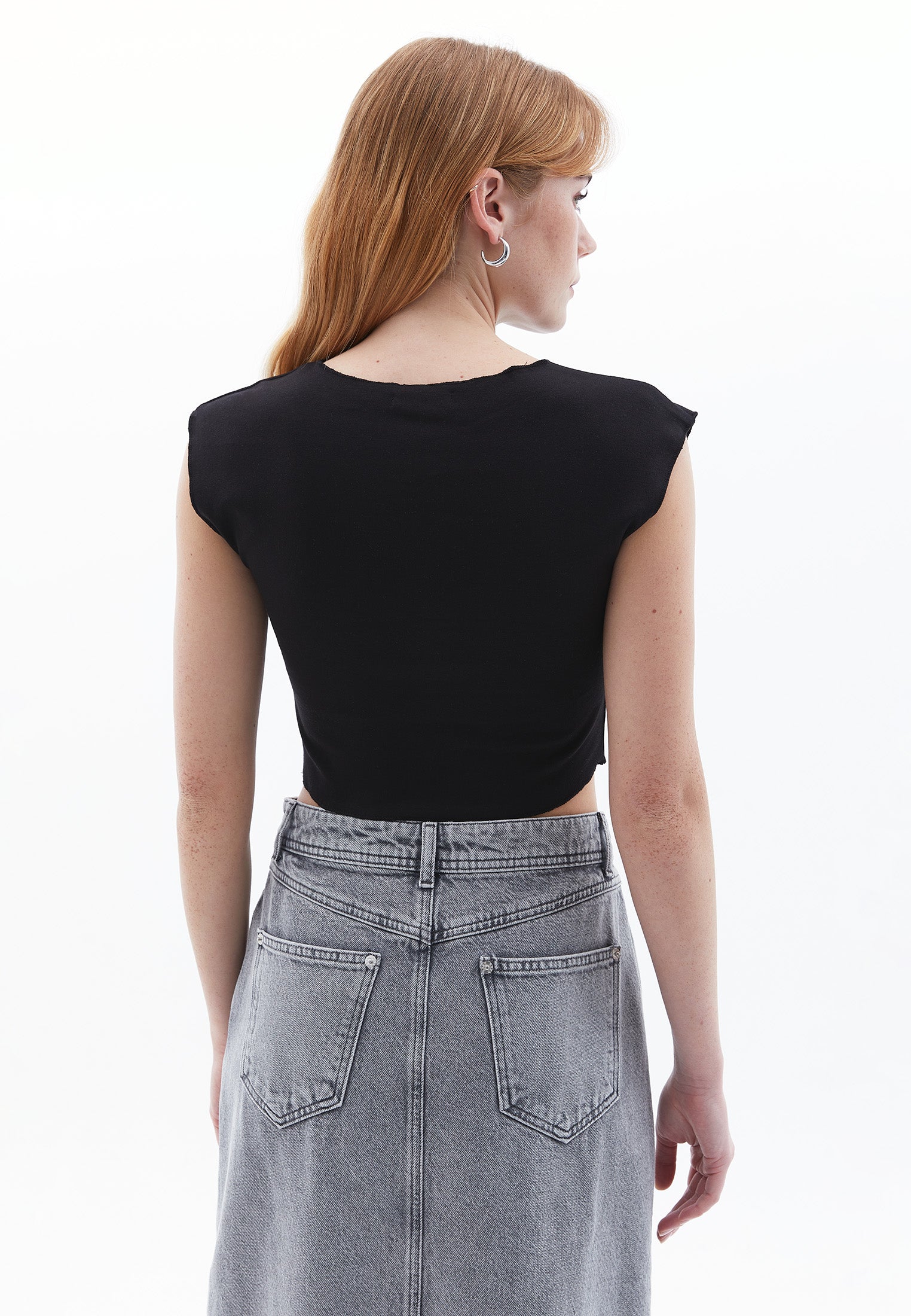 Crew Neck Short Sleeve Slim Fit Cropped T-Shirt - BLACK