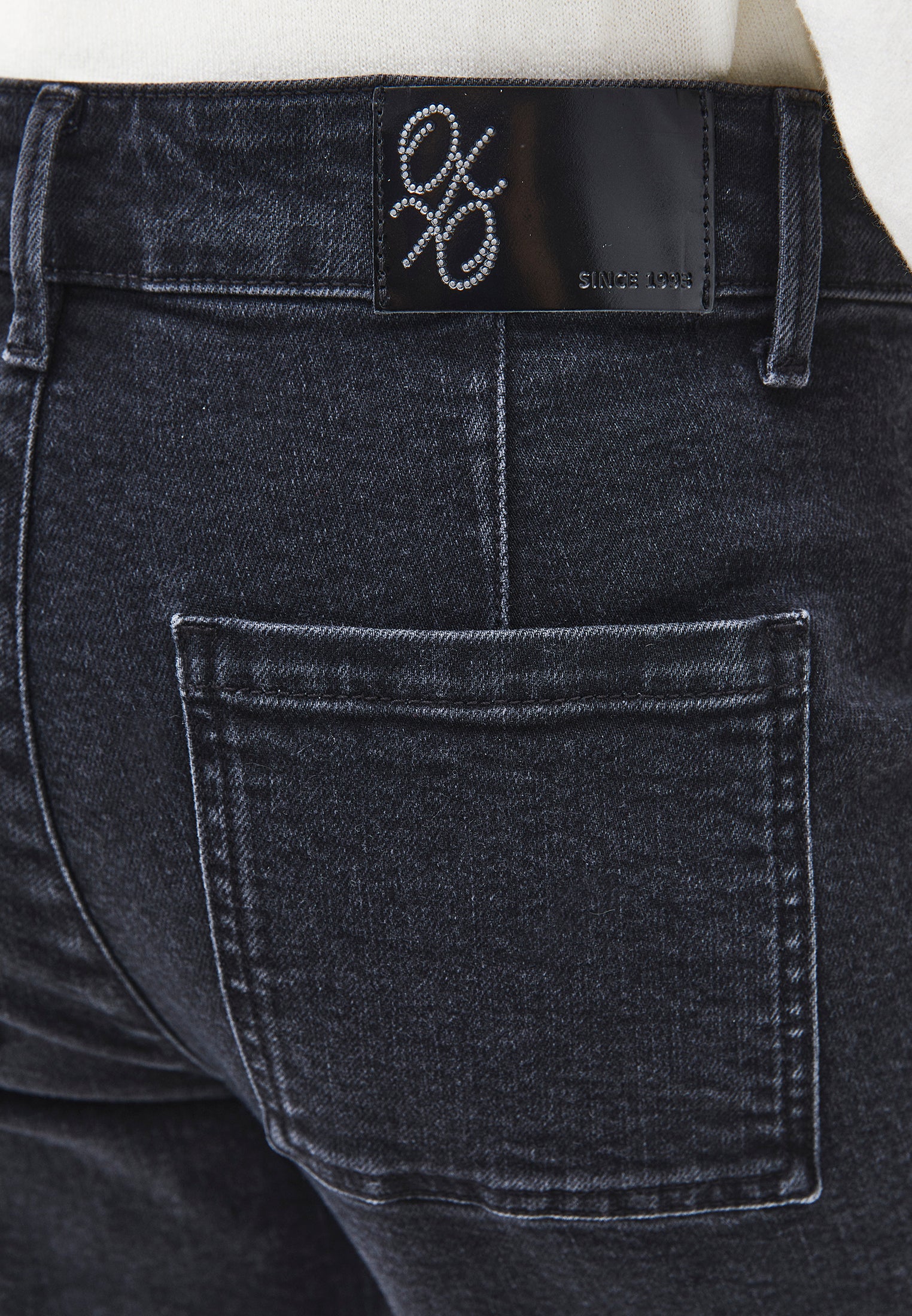 Spanish Leg Pants With Pocket Detail - BLACK