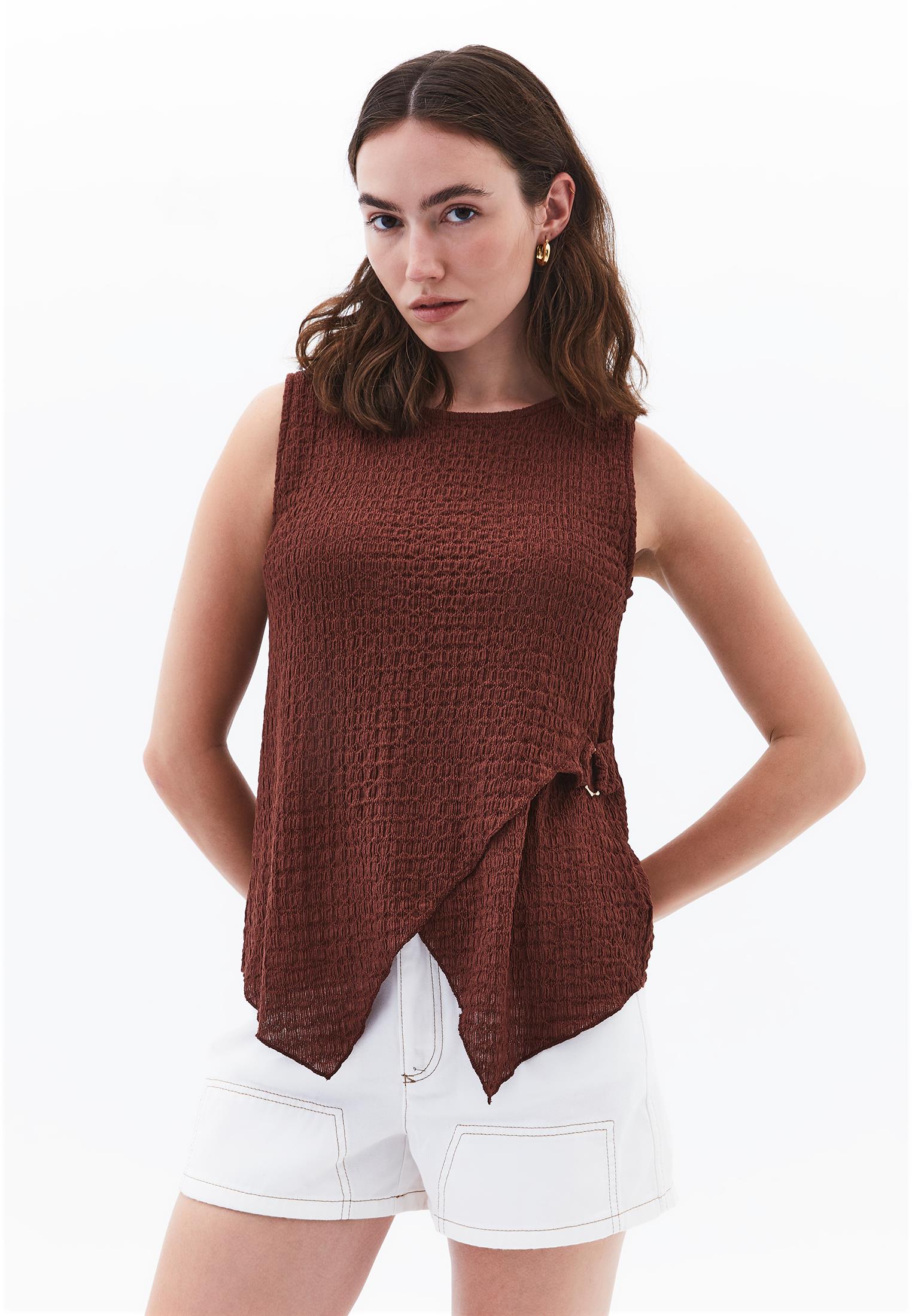 Sleeveless Crew Neck Blouse - BRUNETTE