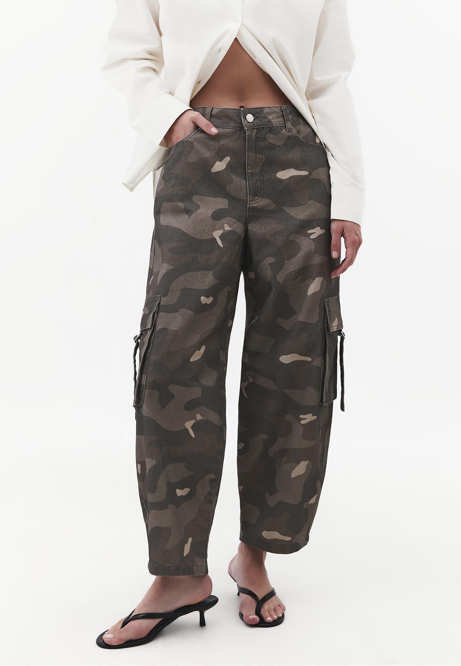 Camouflage Patterned Barrel Leg Cargo Pants - CAMO COMB