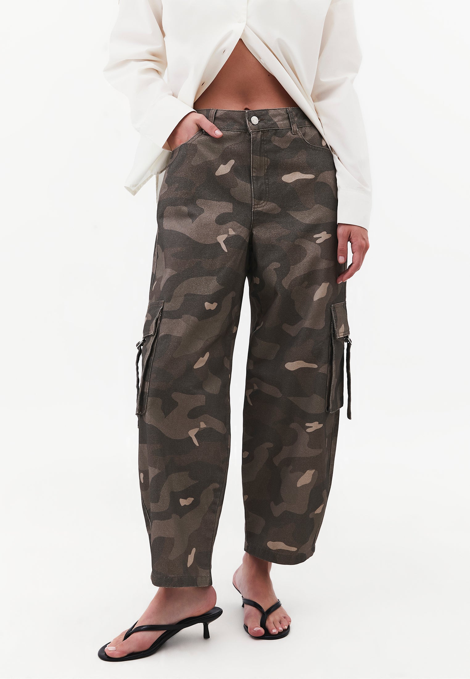 Camouflage Patterned Barrel Leg Cargo Pants - CAMO COMB