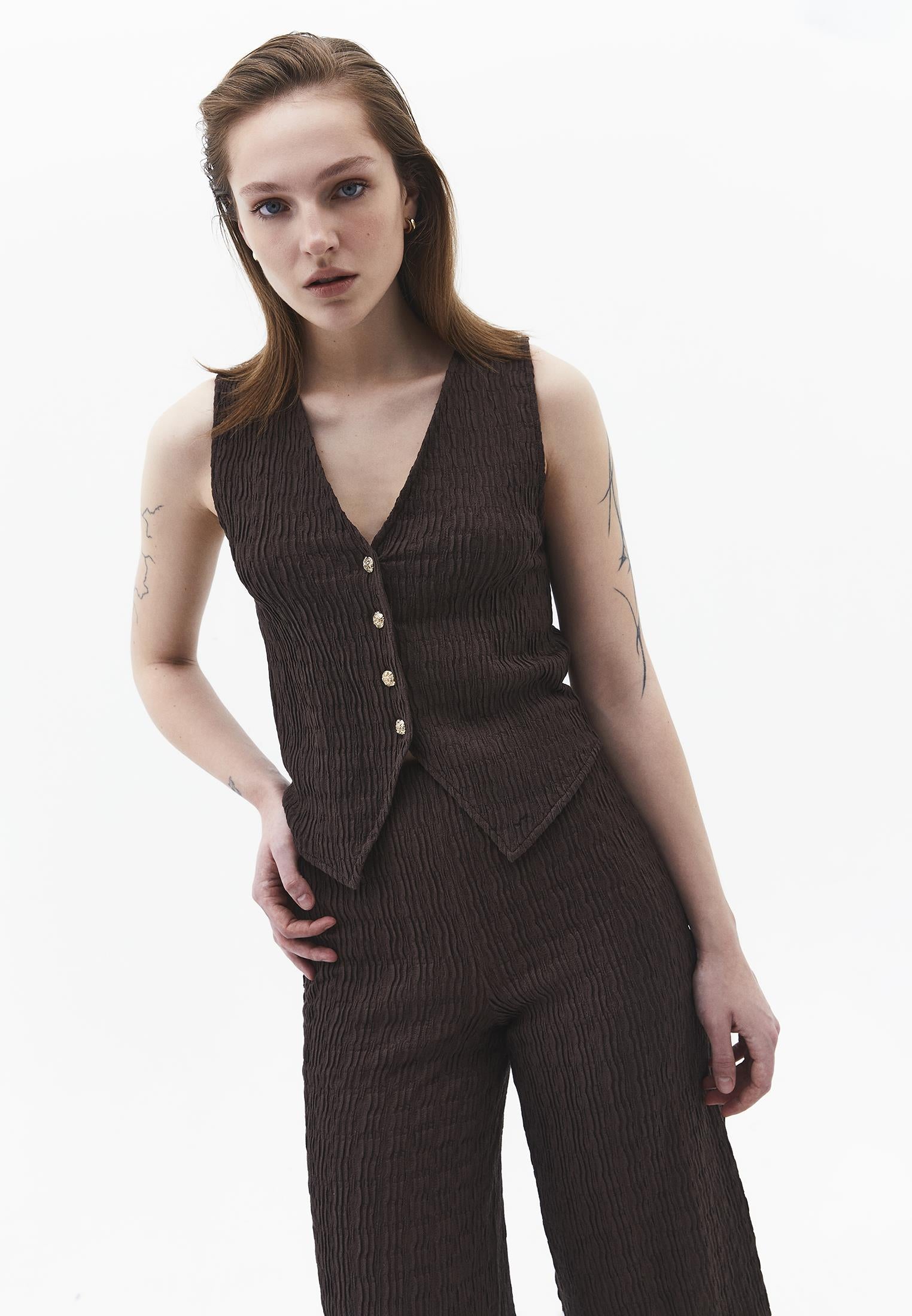 V Neck Closed Form Vest - CHOCOLATE BROWN