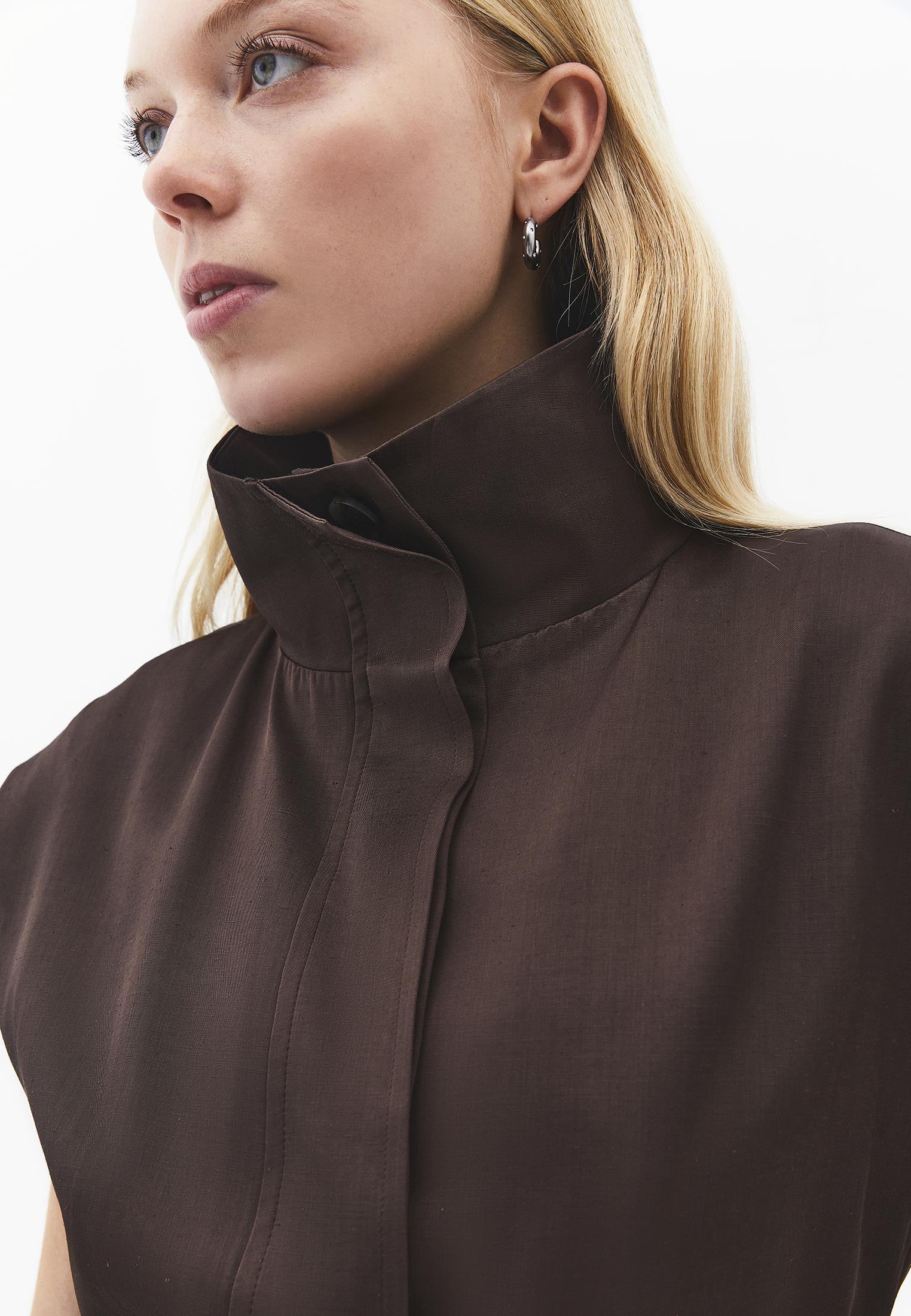 Sleeveless Cargo Vest With Turtleneck - CHOCOLATE BROWN