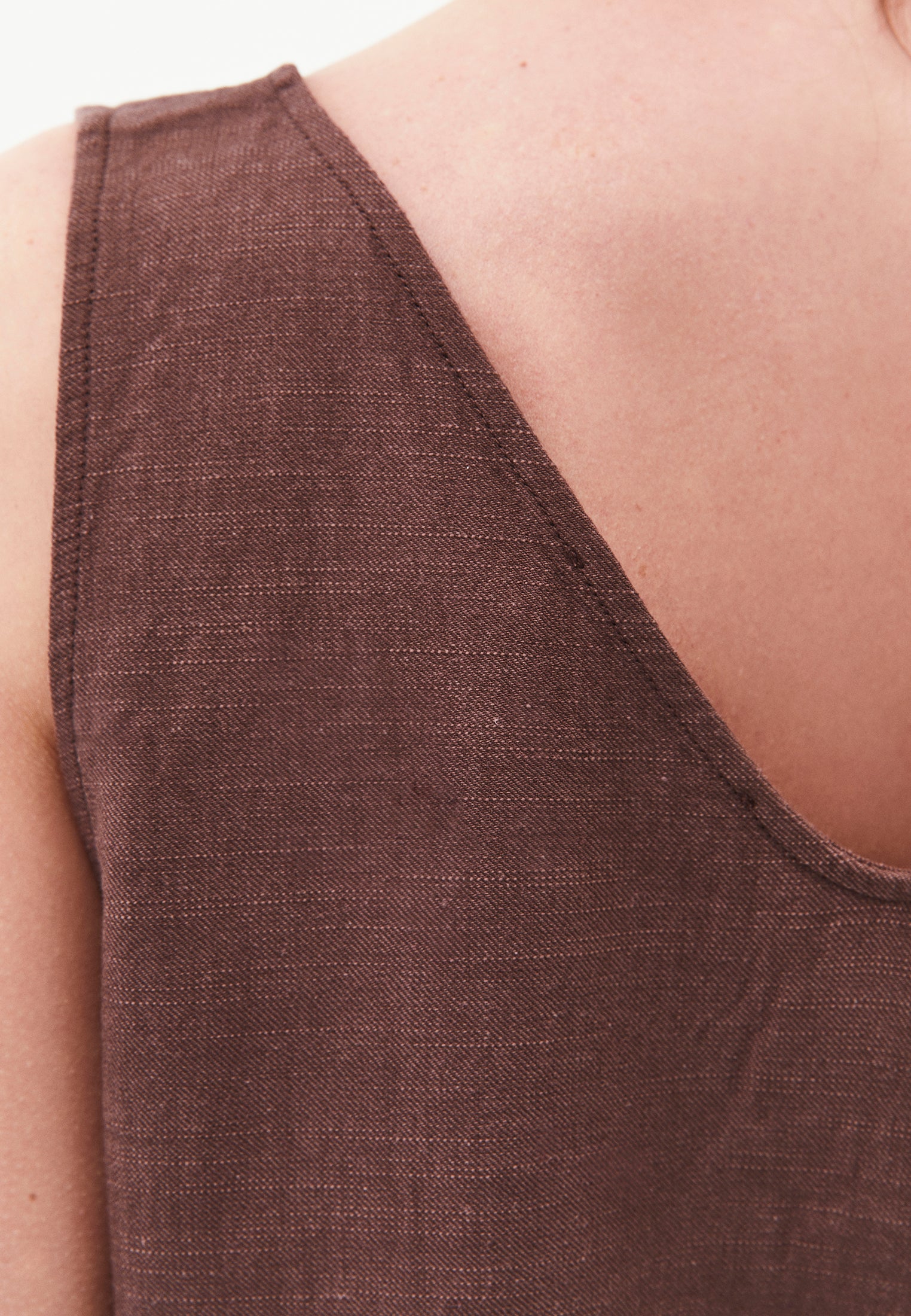 Loose Fit V-Neck Sleeveless Tank Top - CHOCOLATE BROWN