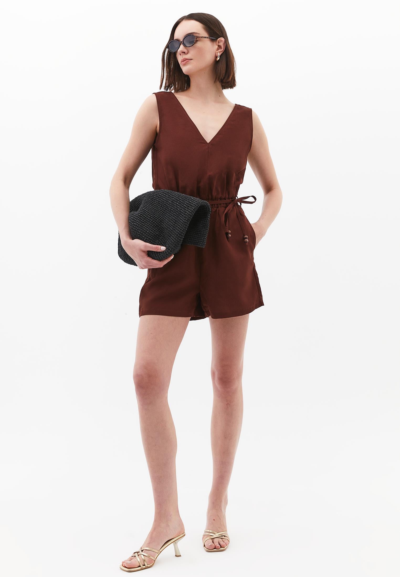 Short Closed V-Neck Jumpsuit With Belt Detail - CHOCOLATE FONDANT