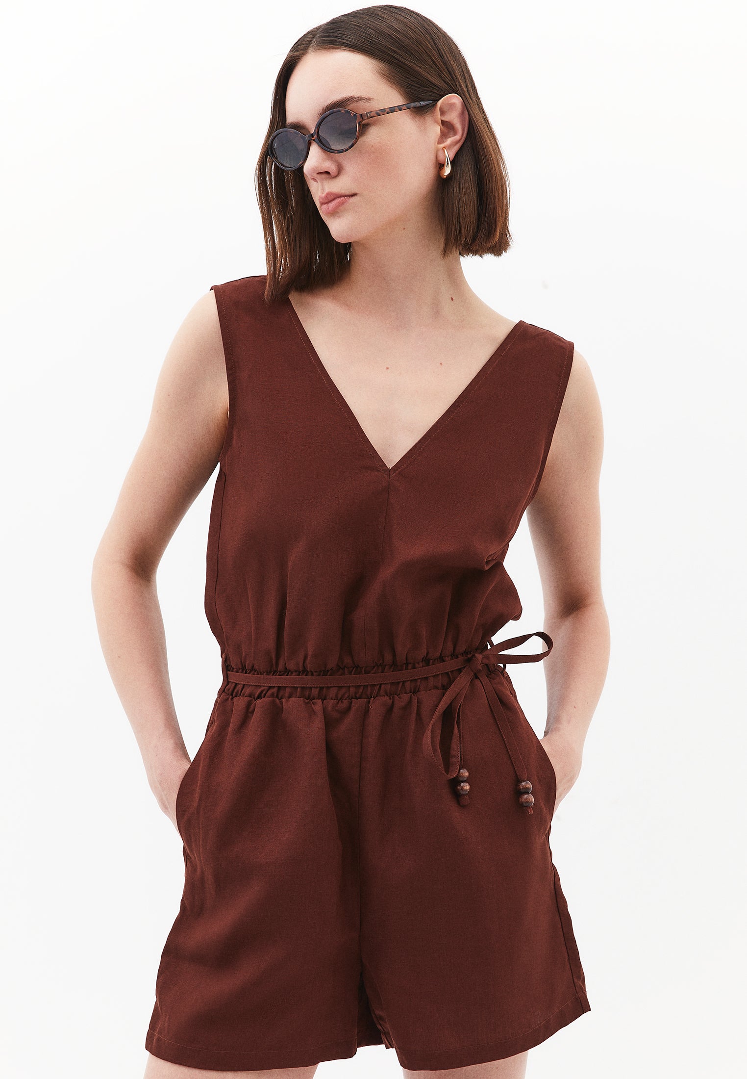 Short Closed V-Neck Jumpsuit With Belt Detail - CHOCOLATE FONDANT