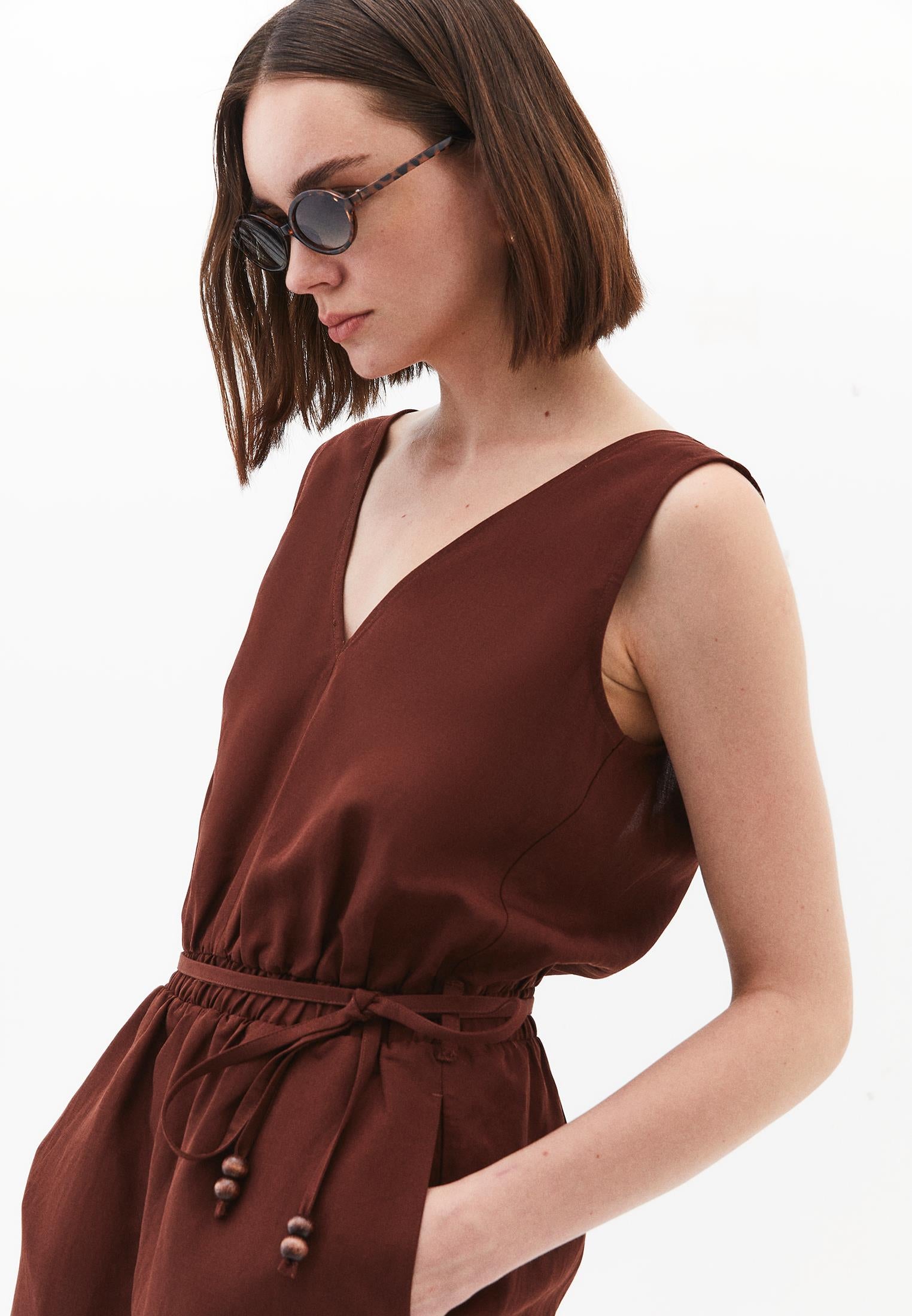 Short Closed V-Neck Jumpsuit With Belt Detail - CHOCOLATE FONDANT