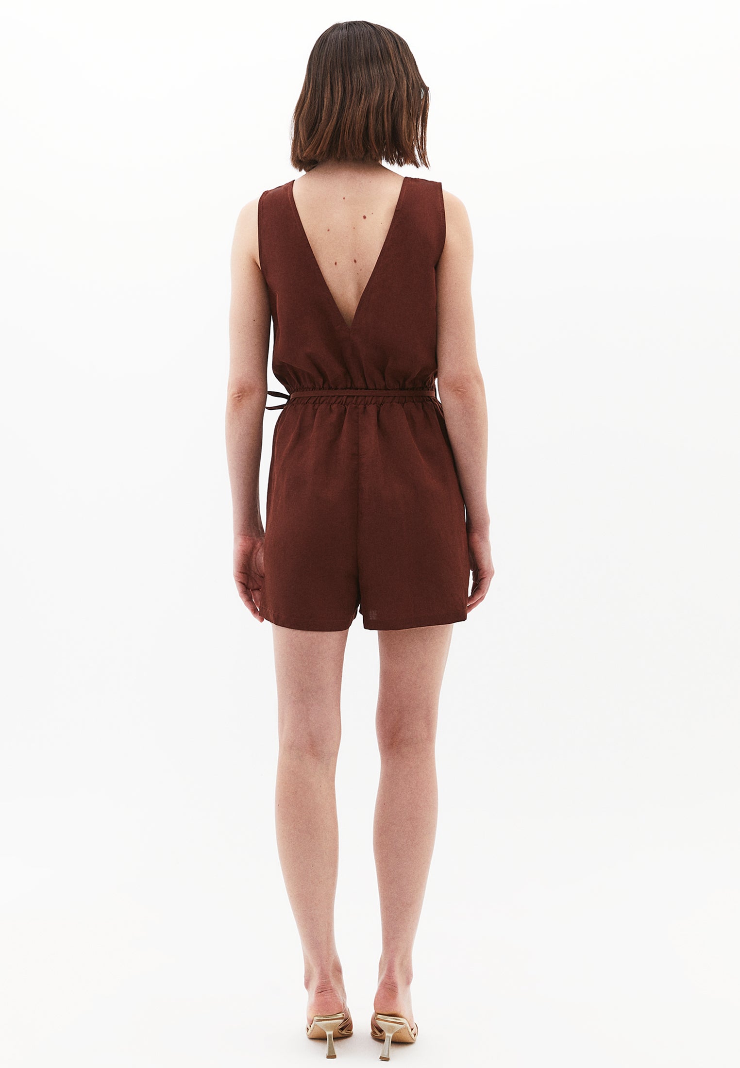 Short Closed V-Neck Jumpsuit With Belt Detail - CHOCOLATE FONDANT
