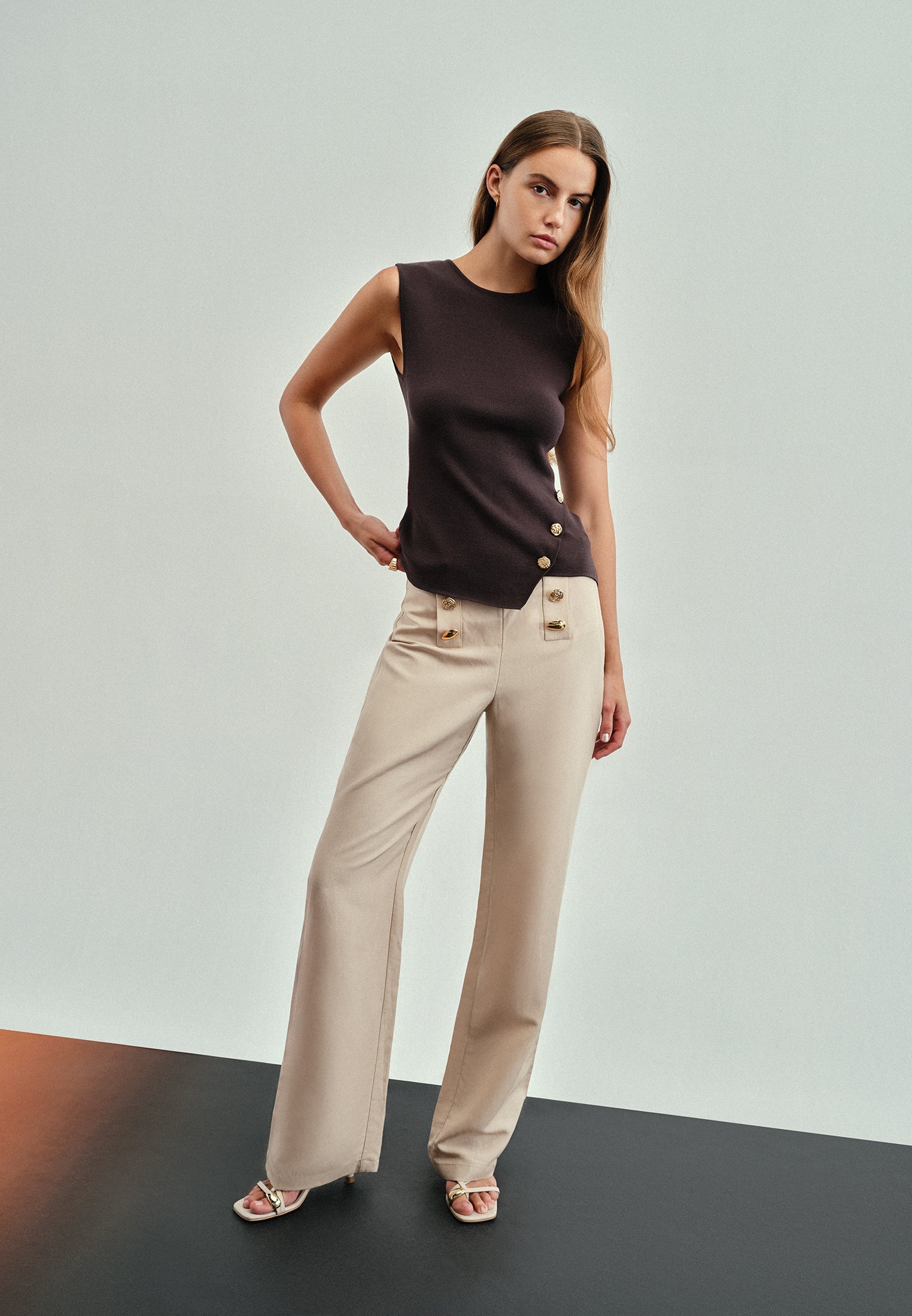 Sleeveless Tank Top With Button Details And Crew Neck - CHOCOLATE TORTE