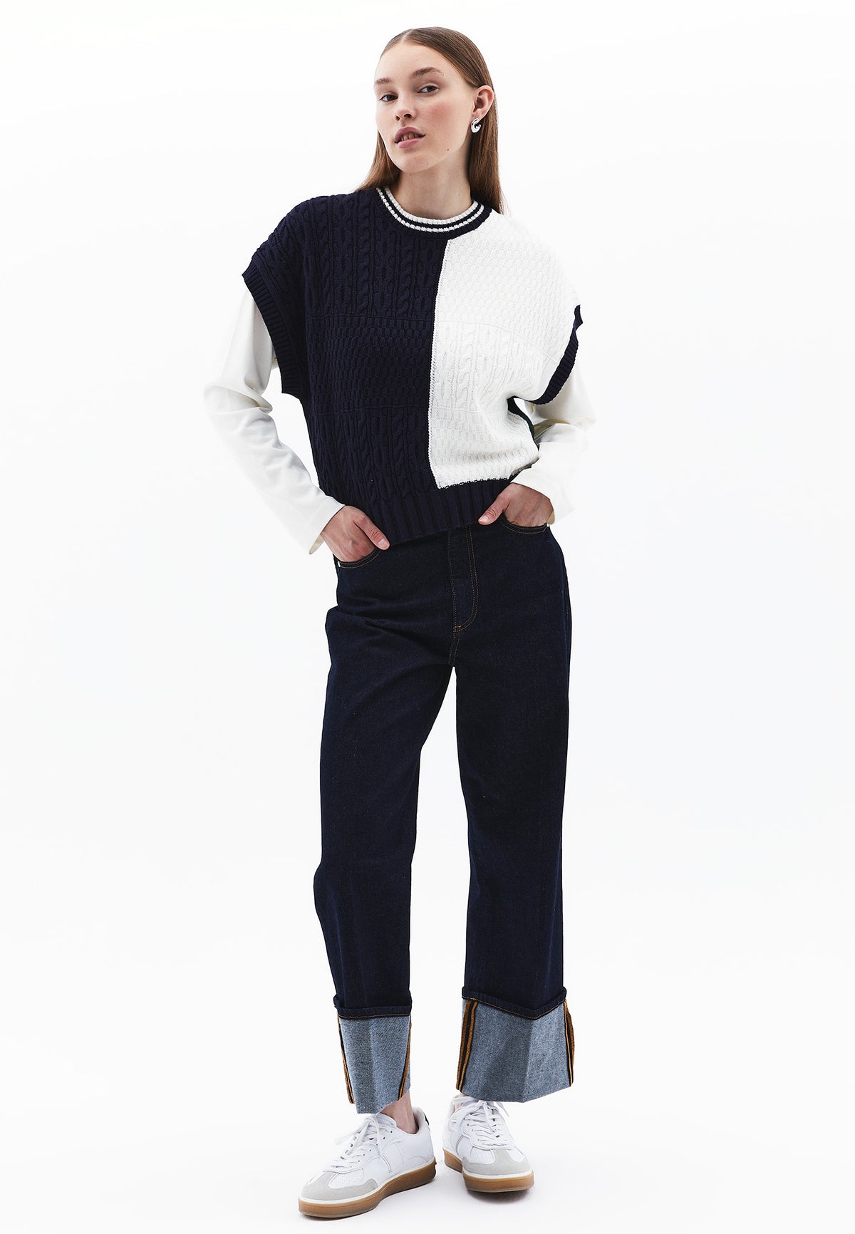 Sleeveless Vest With Knit Details - COLOR COMB