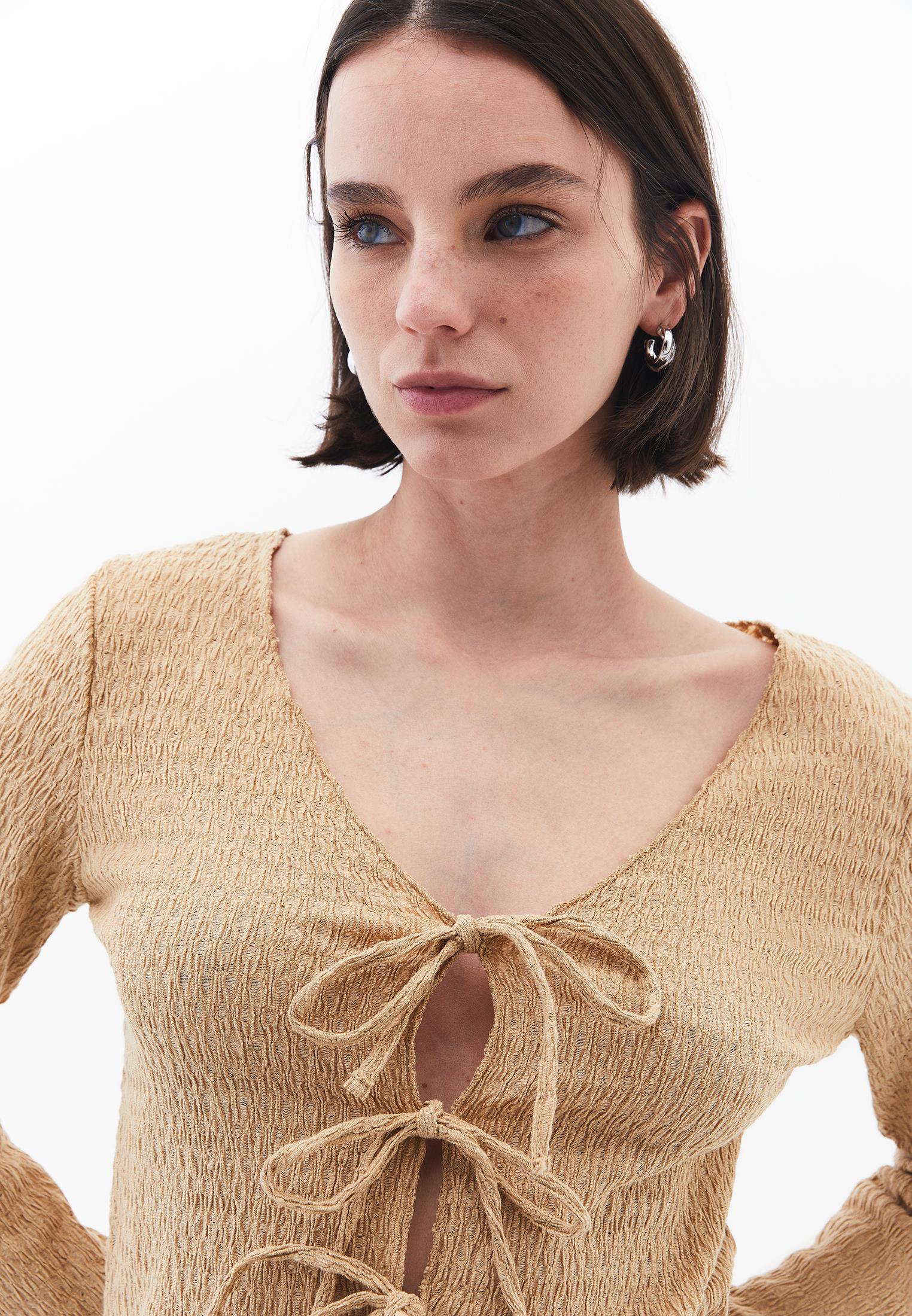 V Neck T-Shirt - CURDS WHEY