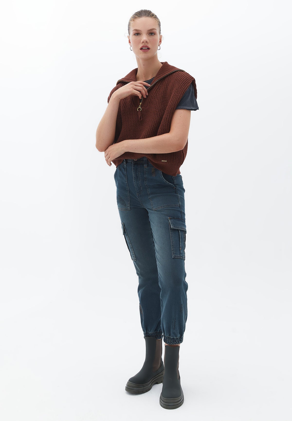 Sleeveless Vest With Polo Collar - DOWNTOWN BROWN