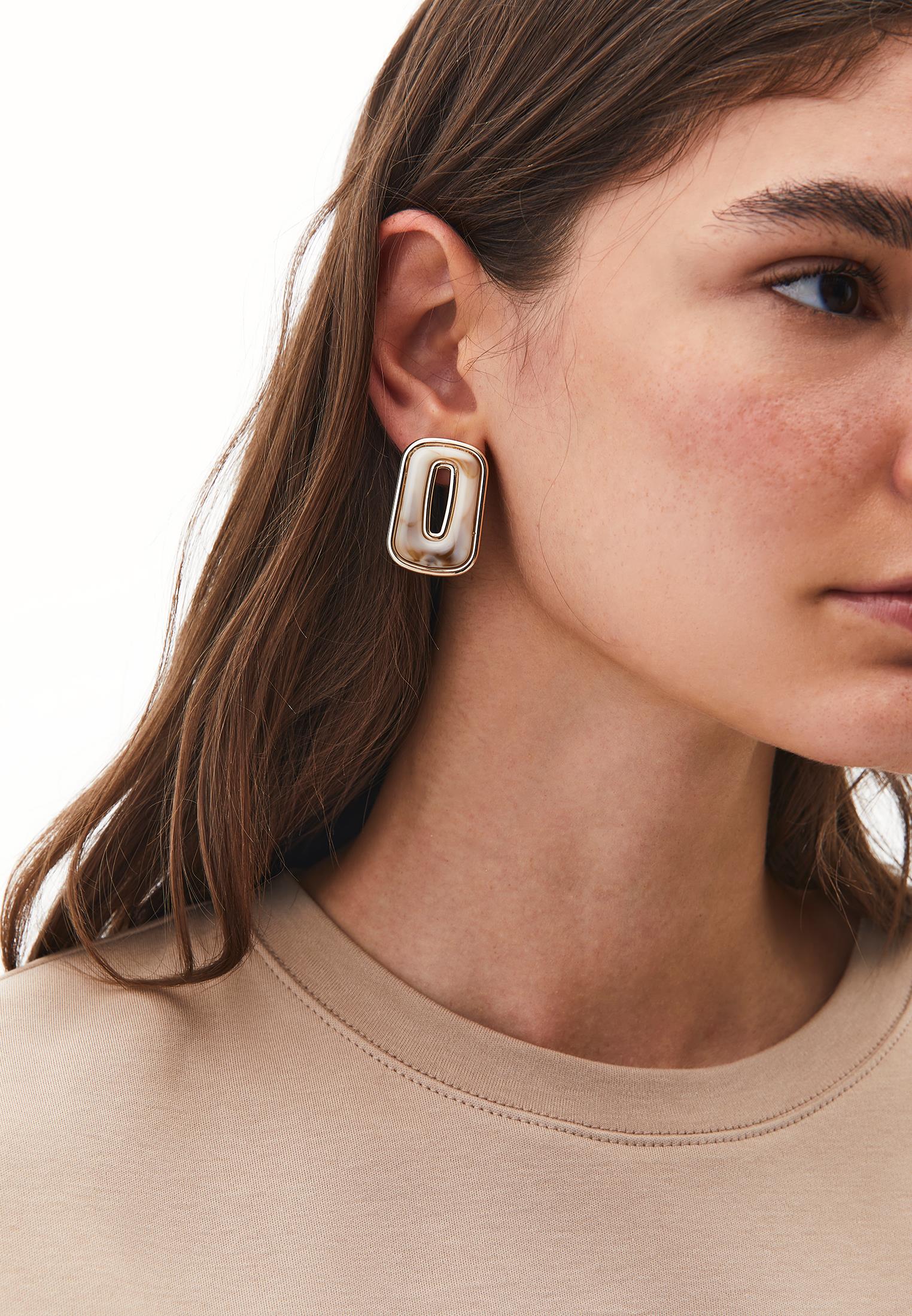 Eye-Catching Earring - GOLD