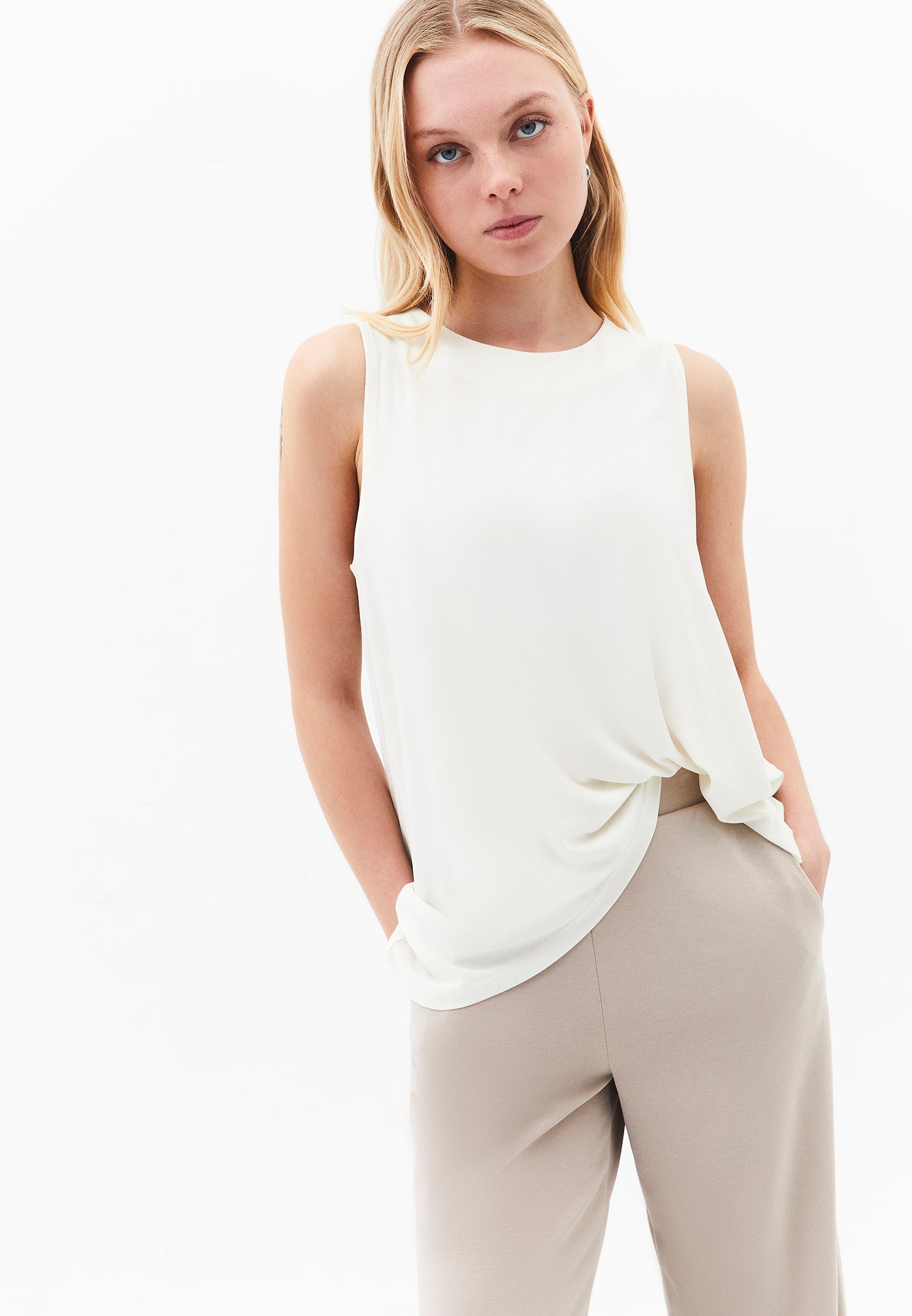 Crew Neck Loose Fit Tank Top - ICE MILK