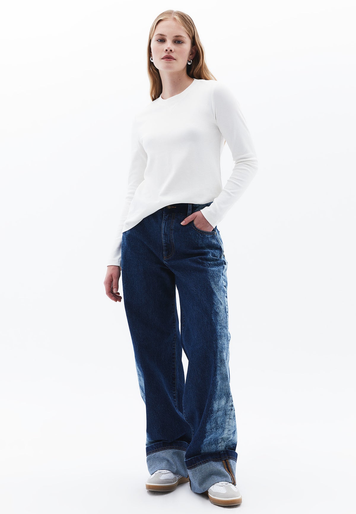 Crew Neck Long Sleeve Sweatshirt - ICE MILK
