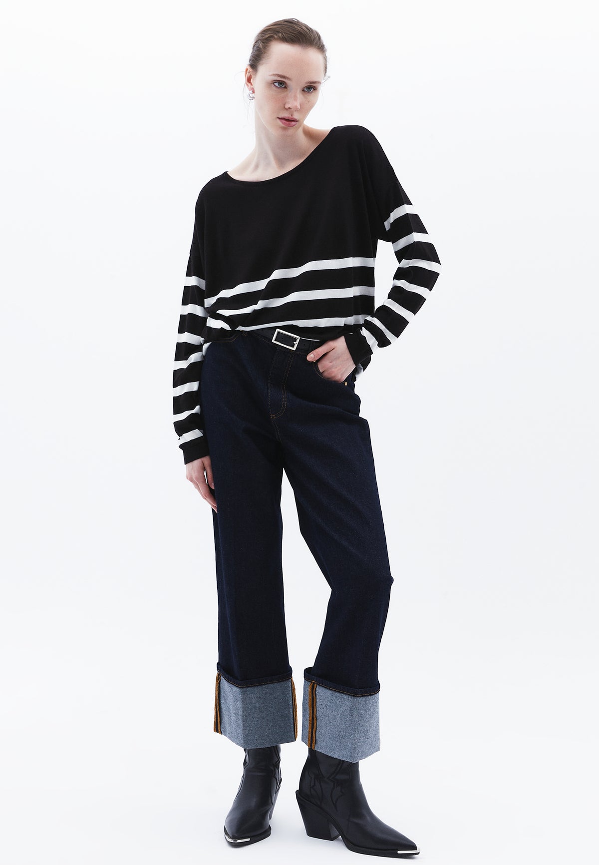 Boat Neck Loose Sweater - BLACK/ICE MILK