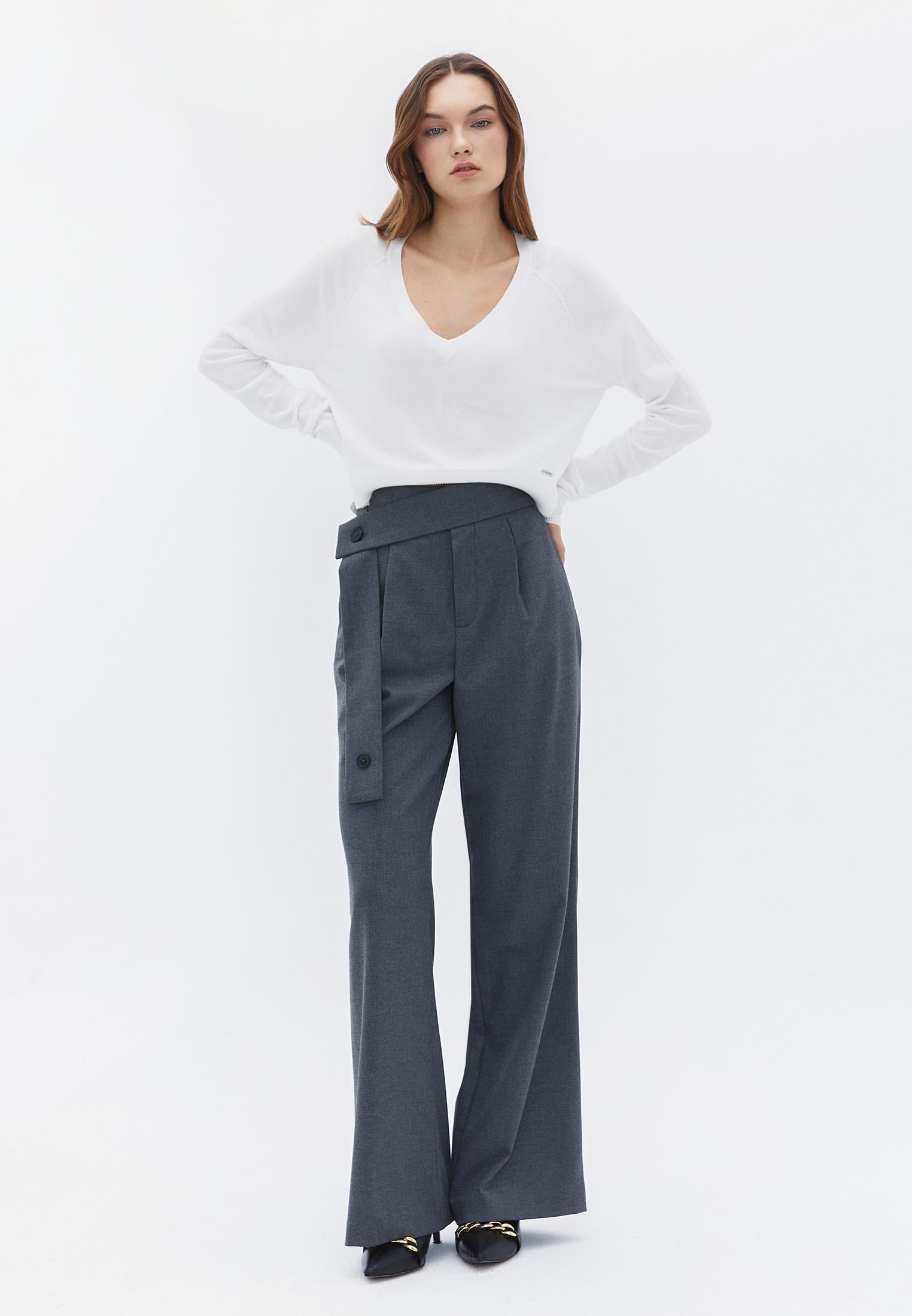 V Neck Raglan Sleeve Sweater - ICE MILK