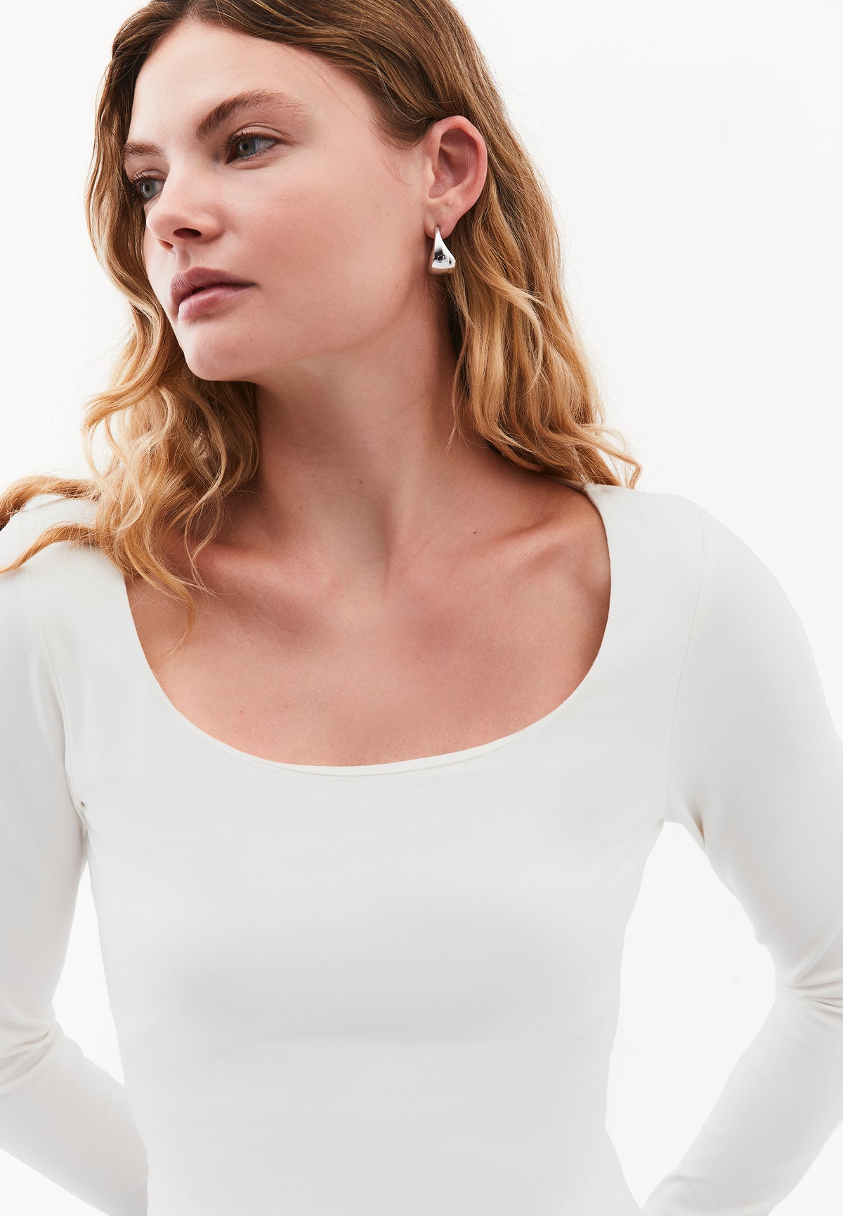 Long Sleeve U Neck Bodycon T-Shirt - ICE MILK
