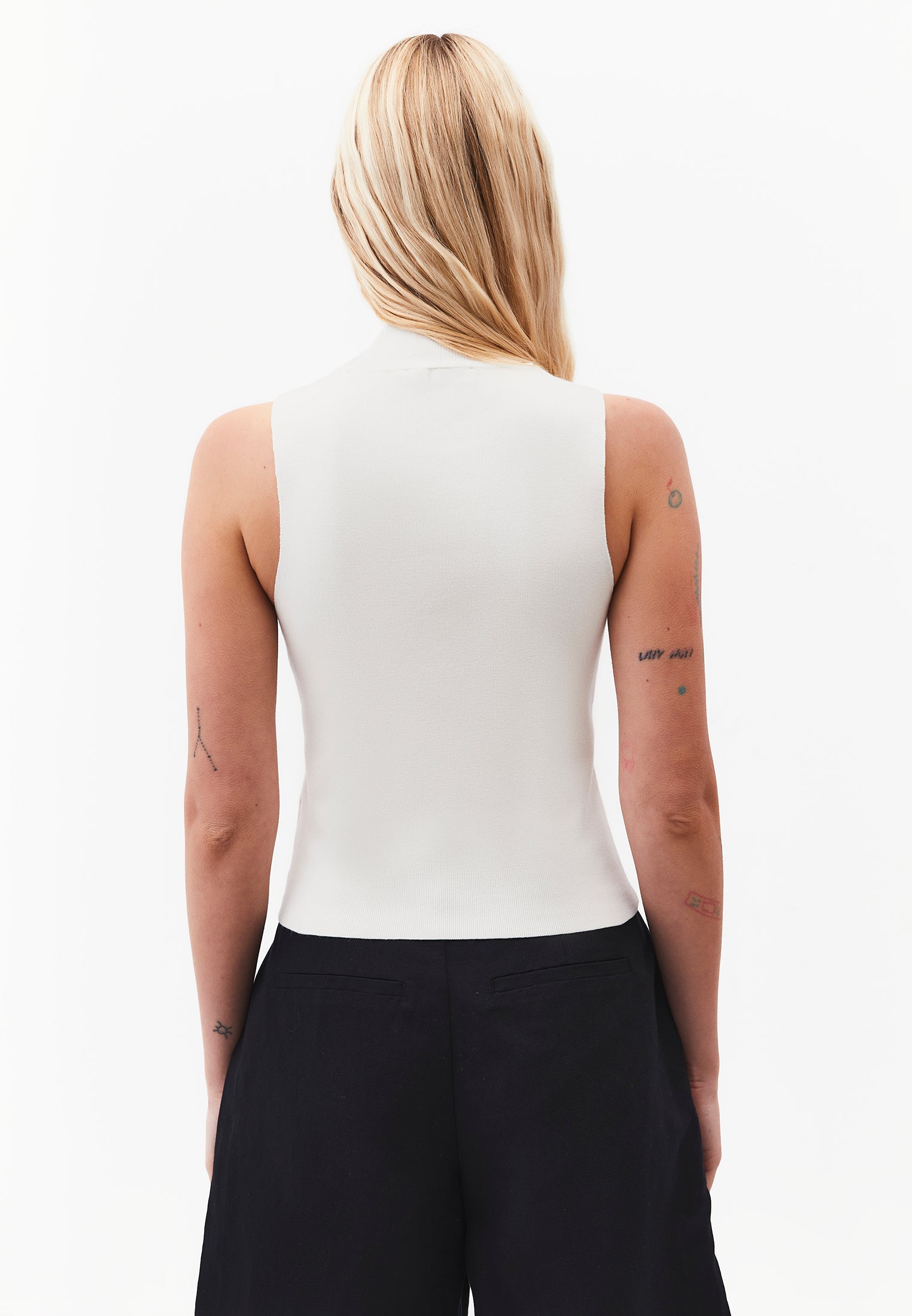 High Neck Slim Tank Top - ICE MILK