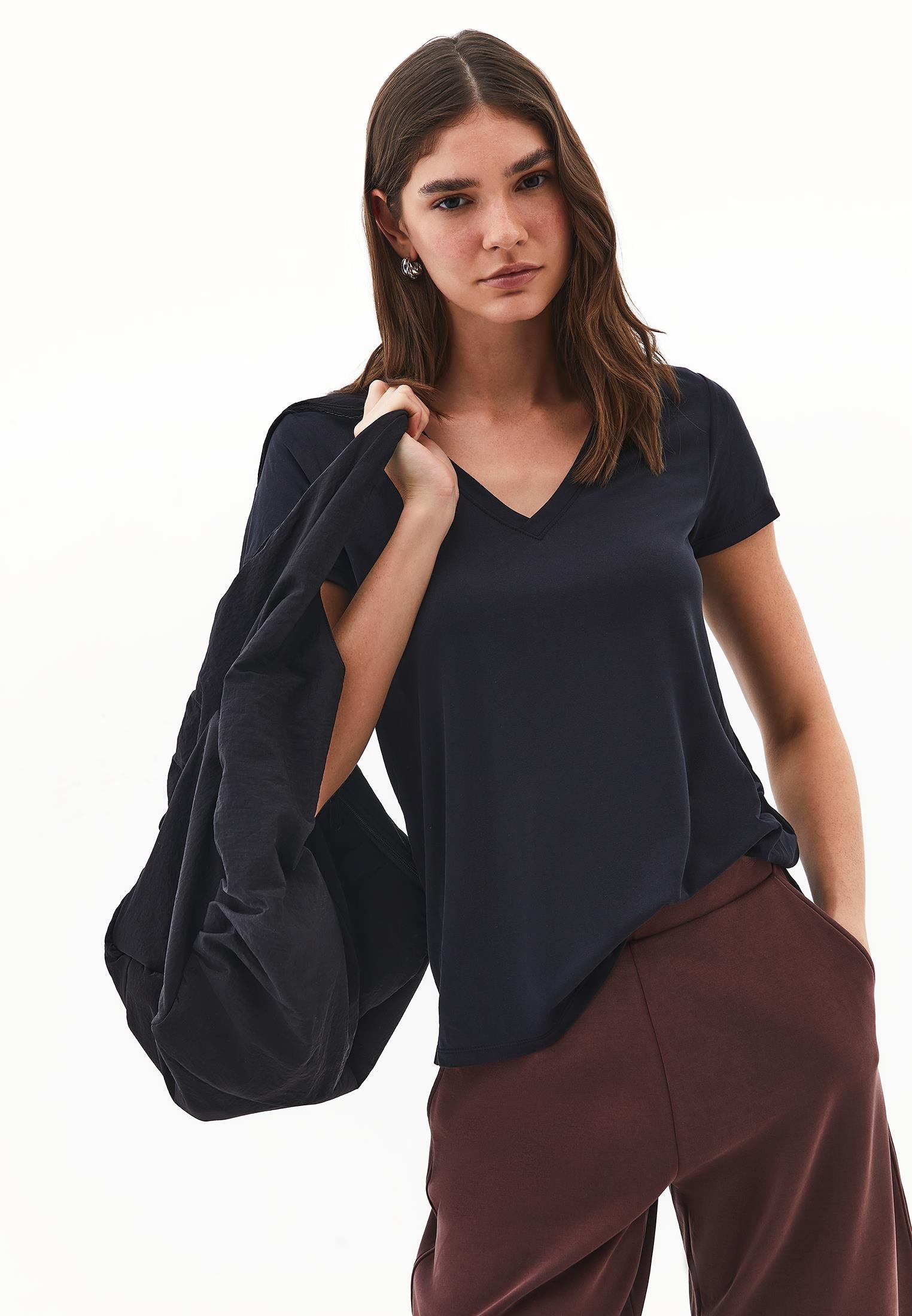 V Neck Slim Fit Short Sleeve T-Shirt - JET BLACK