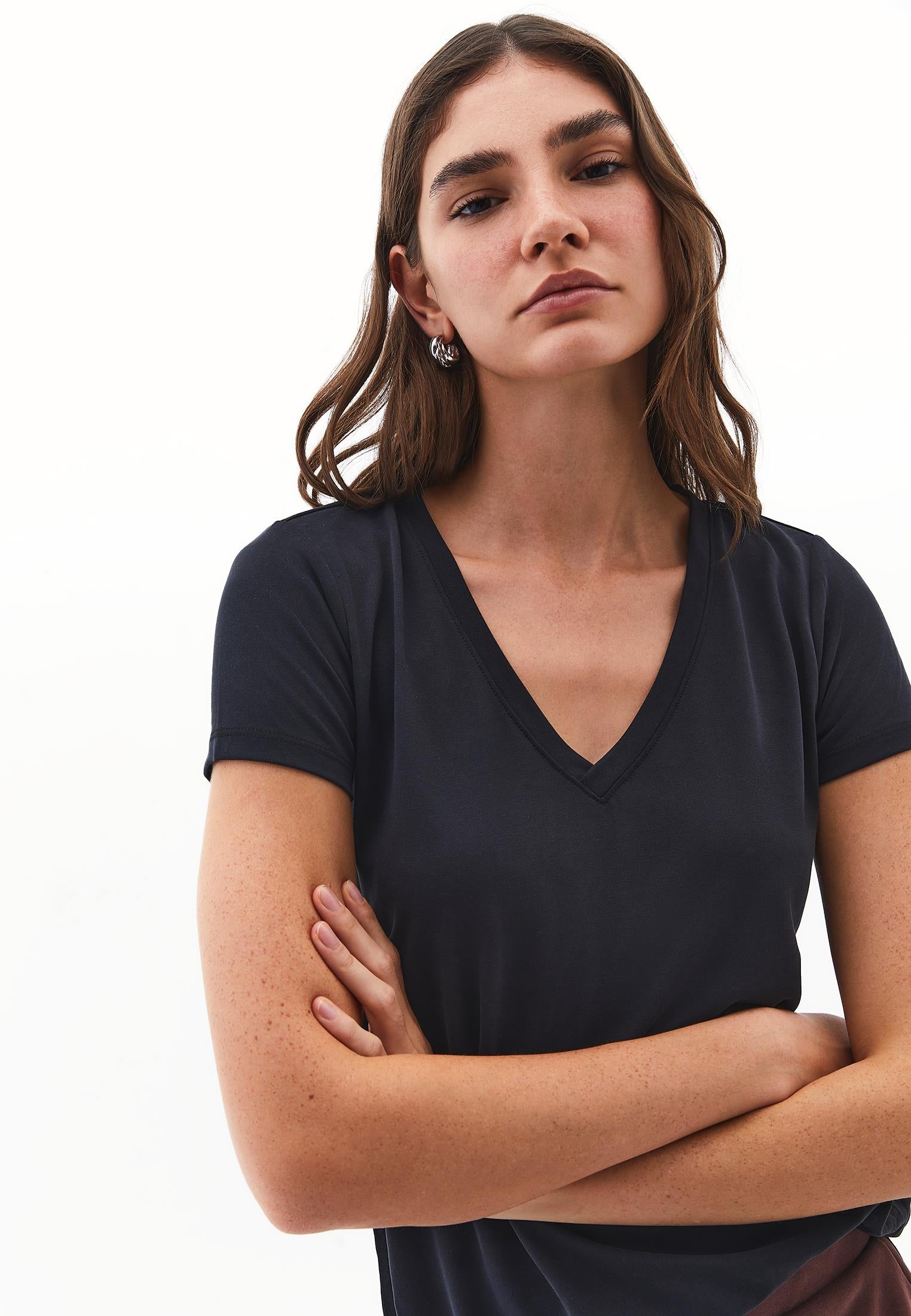 V Neck Slim Fit Short Sleeve T-Shirt - JET BLACK