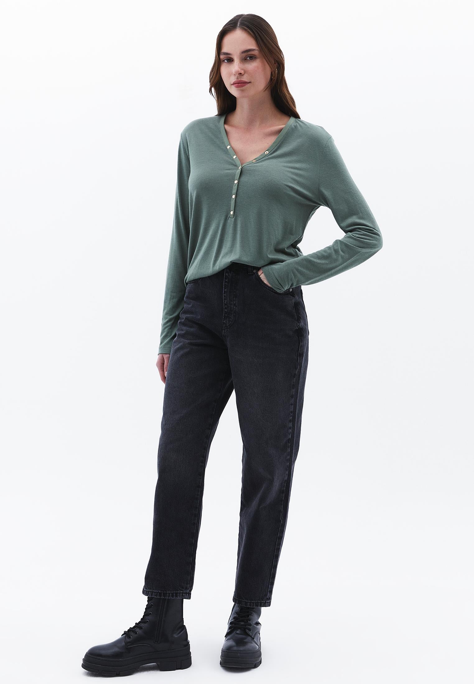V Neck Long Sleeve T Shirt - LAUREL WREATH