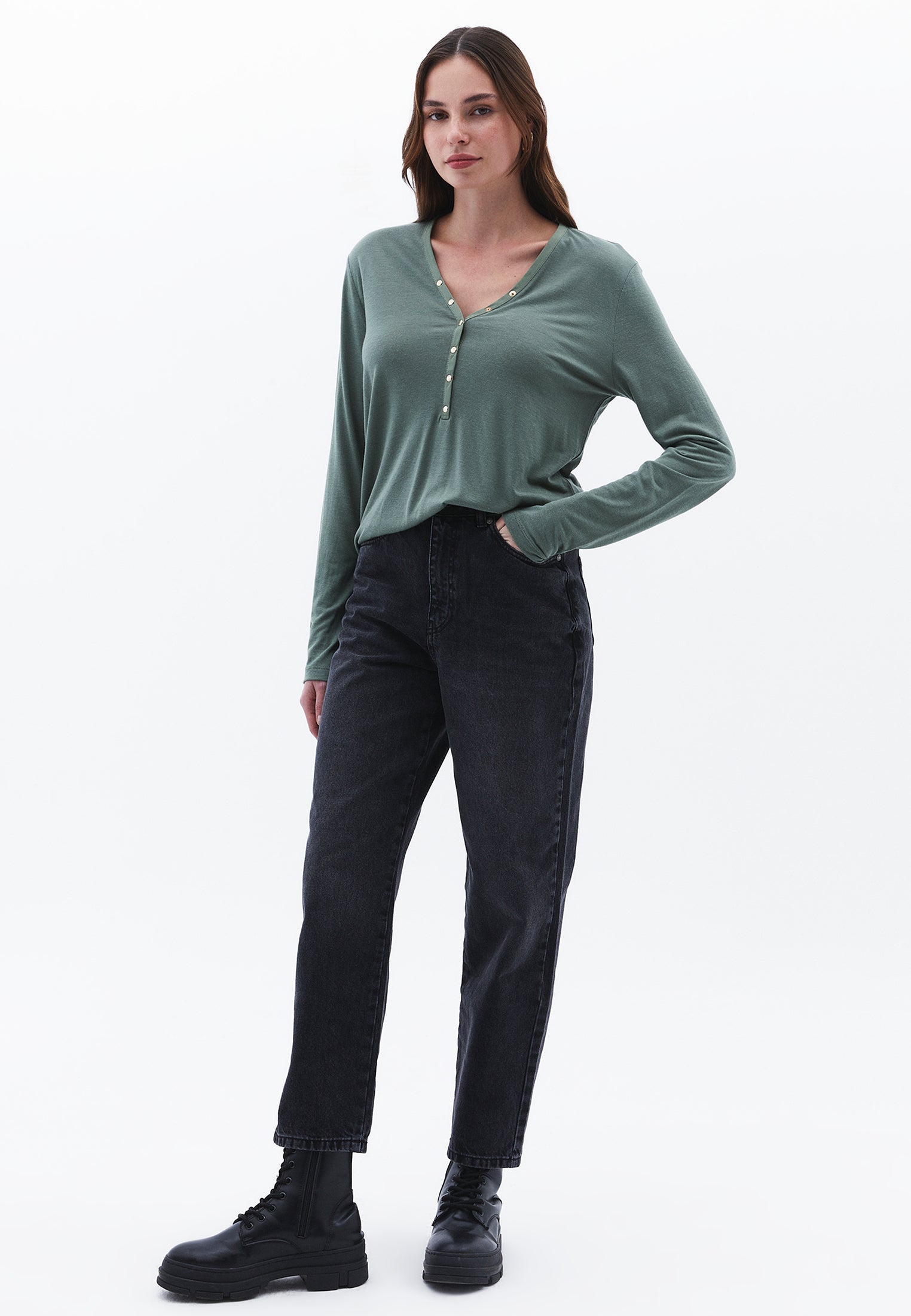 V Neck Long Sleeve T Shirt - LAUREL WREATH