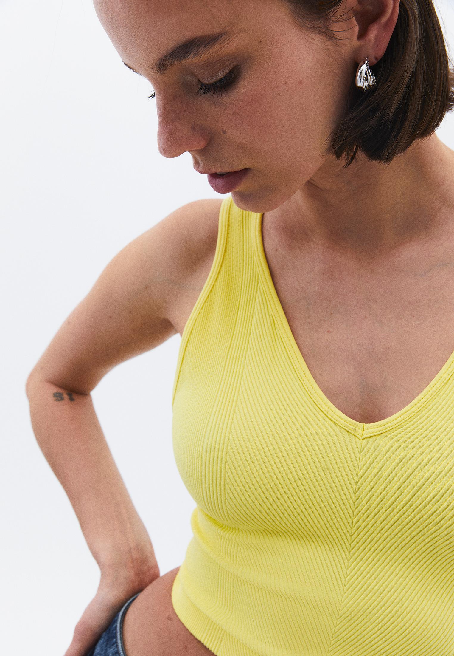 Seamless V Neck Undershirt - LEMON VERBENA