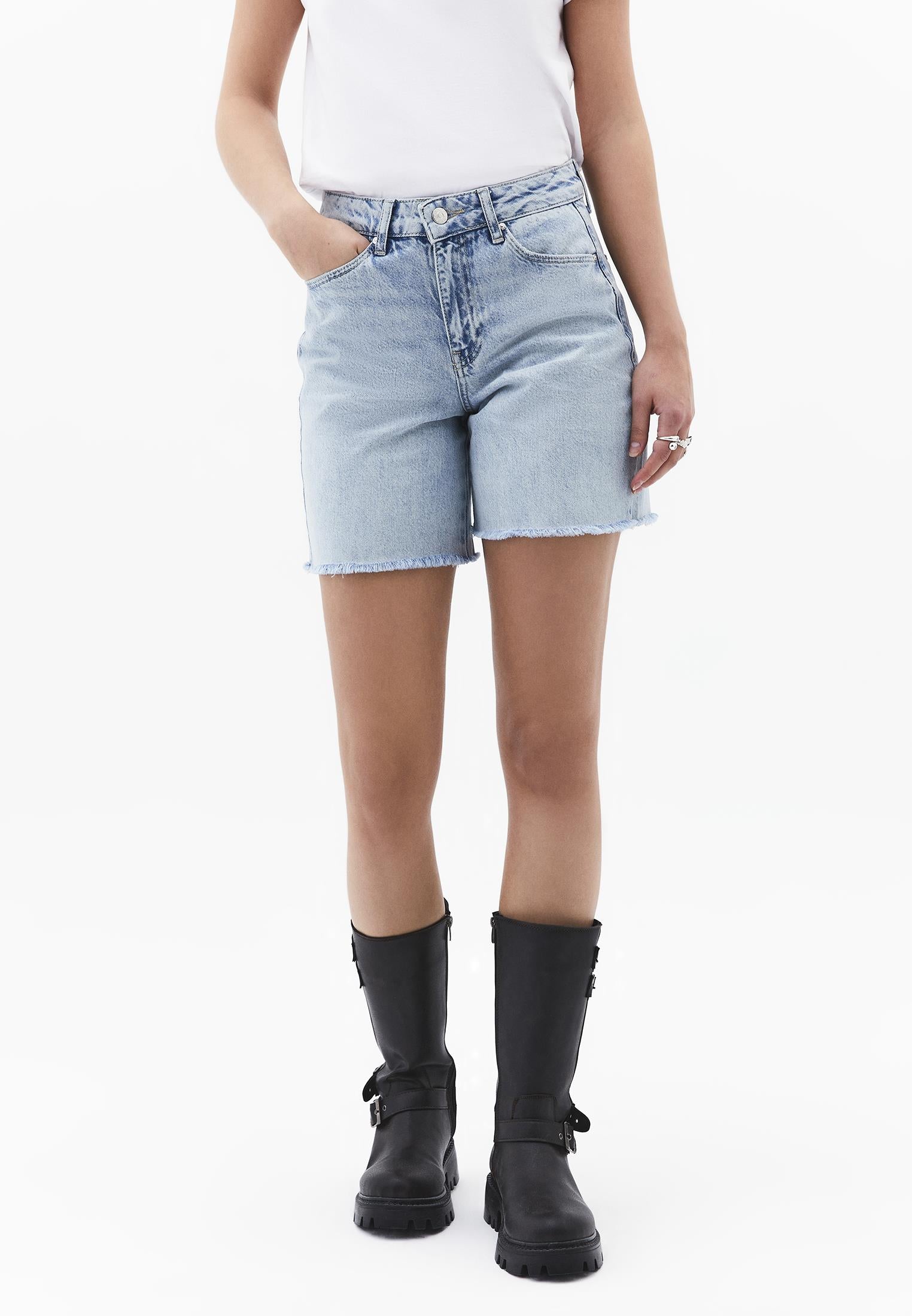 Pocket Detailed Short Shorts - LIGHT BLUE DENIM