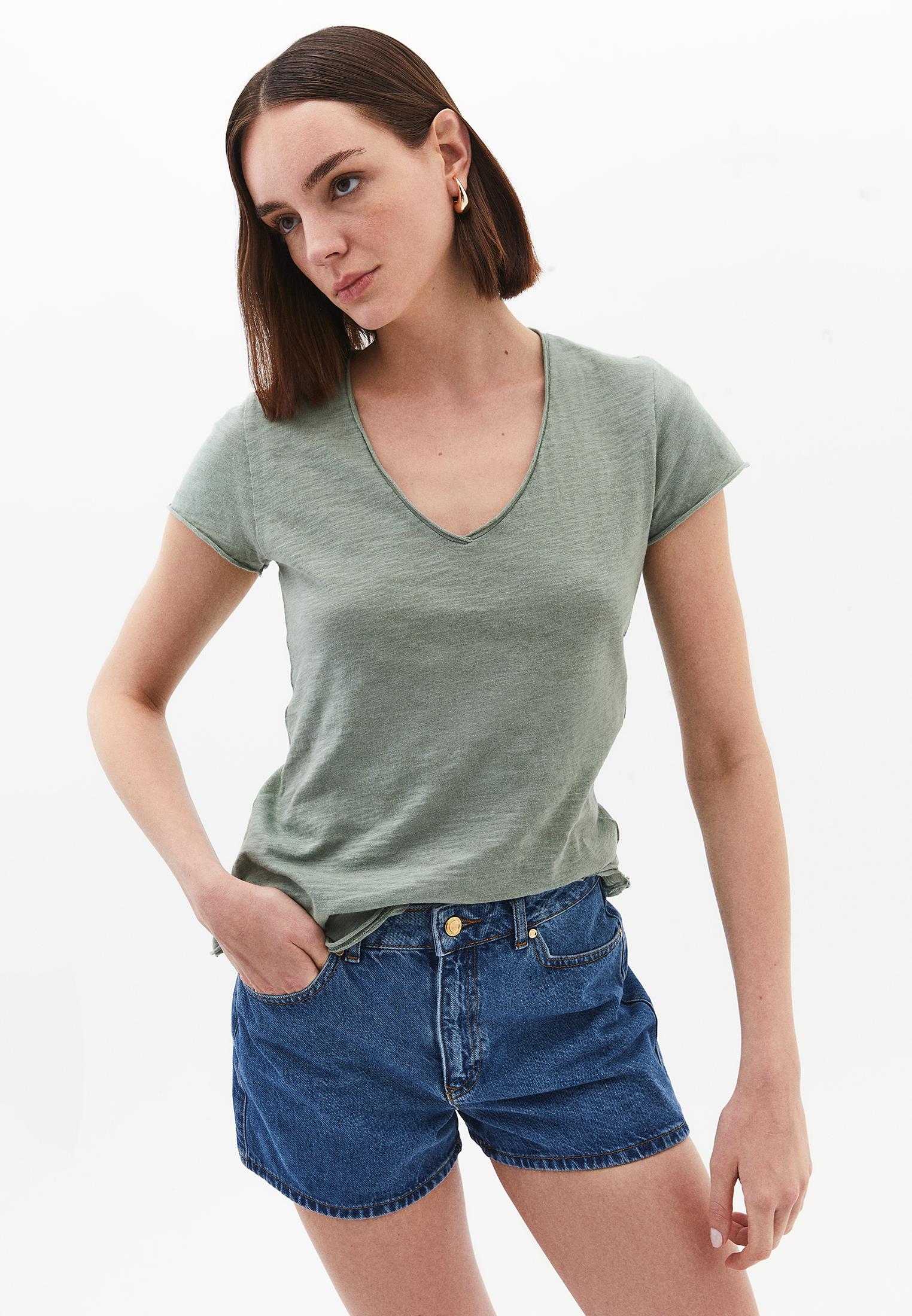 V Neck T-Shirt - LILY PAD