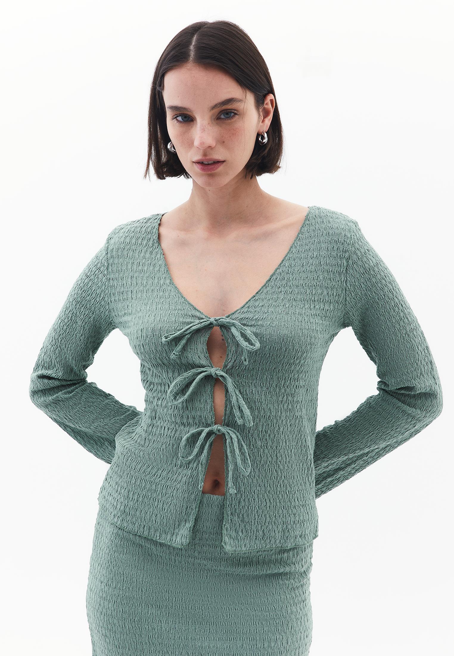 V Neck T-Shirt - LILY PAD