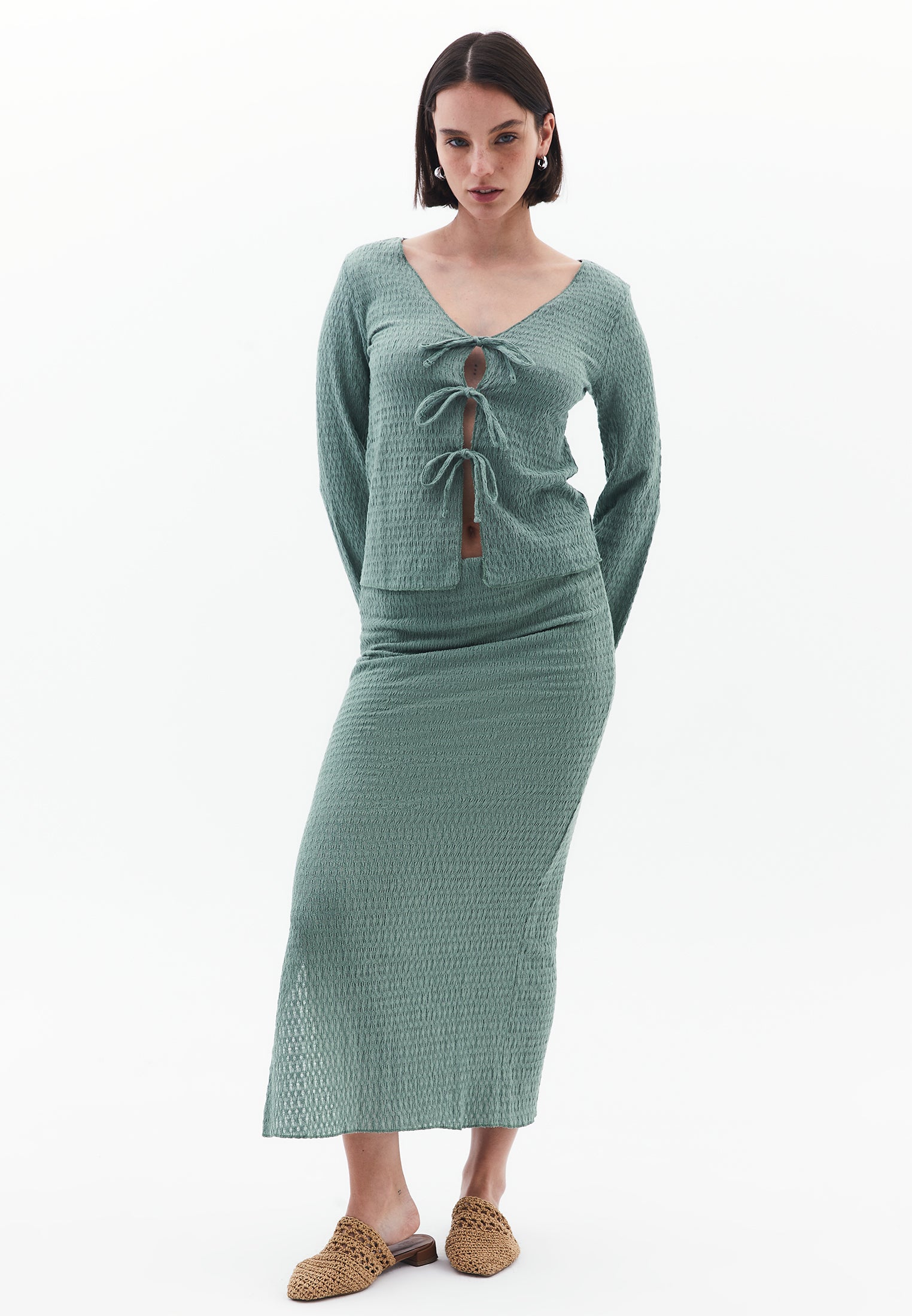 V Neck T-Shirt - LILY PAD