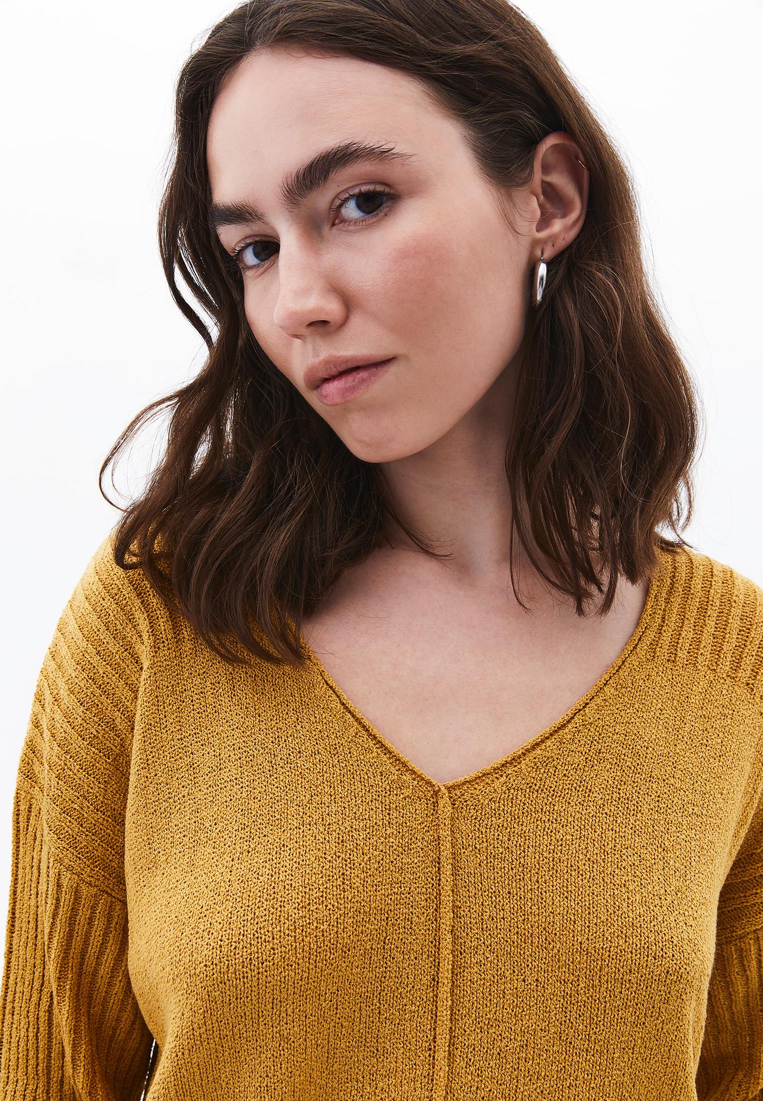 V Neck Standard Sweater - NARCISSUS