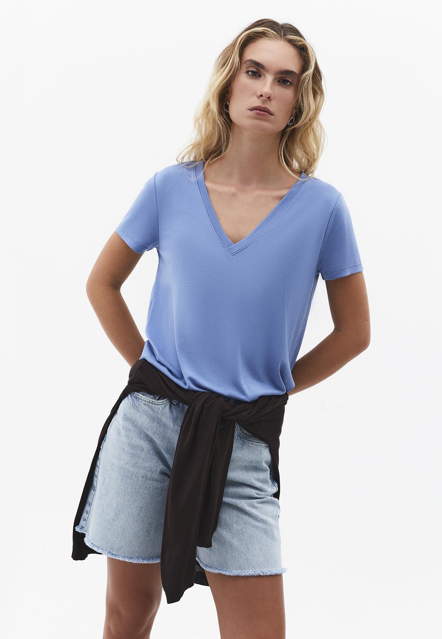 V Neck T-Shirt - QUIET HARBOR