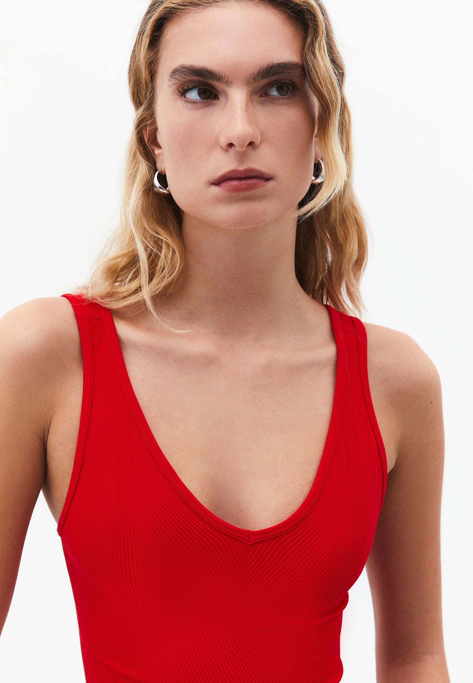Cropped V Neck Tank Top - RACING RED