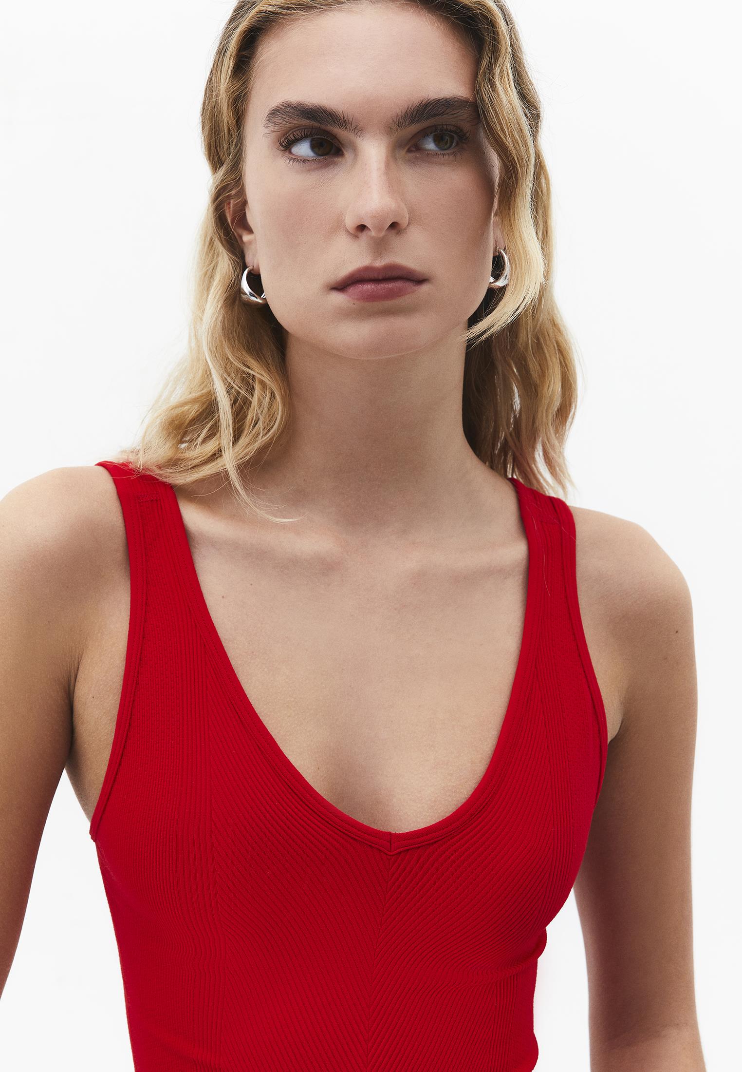 Cropped V Neck Tank Top - RACING RED