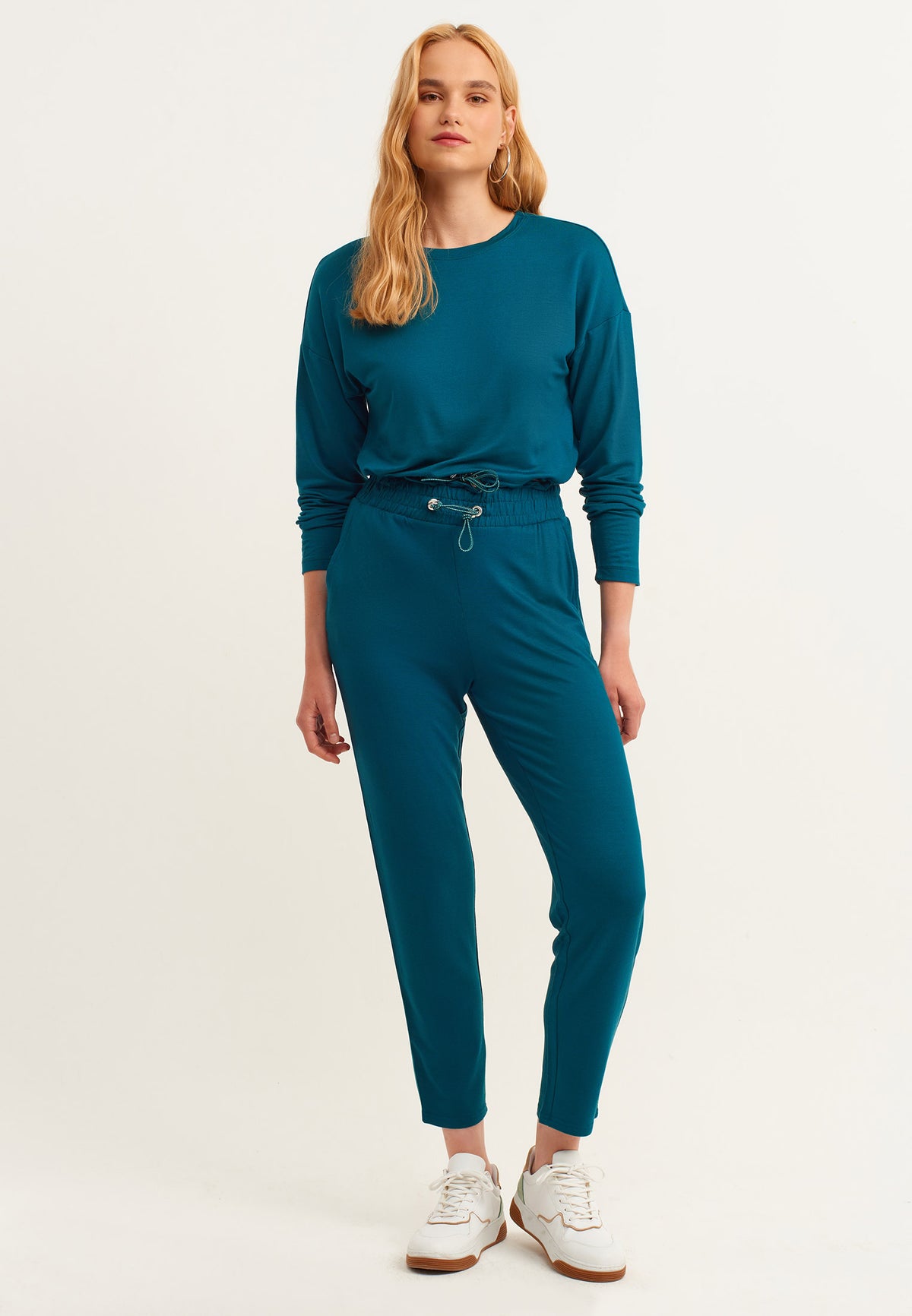 Cropped Crew Neck Long Sleeve Sweatshirt - ROCK OIL