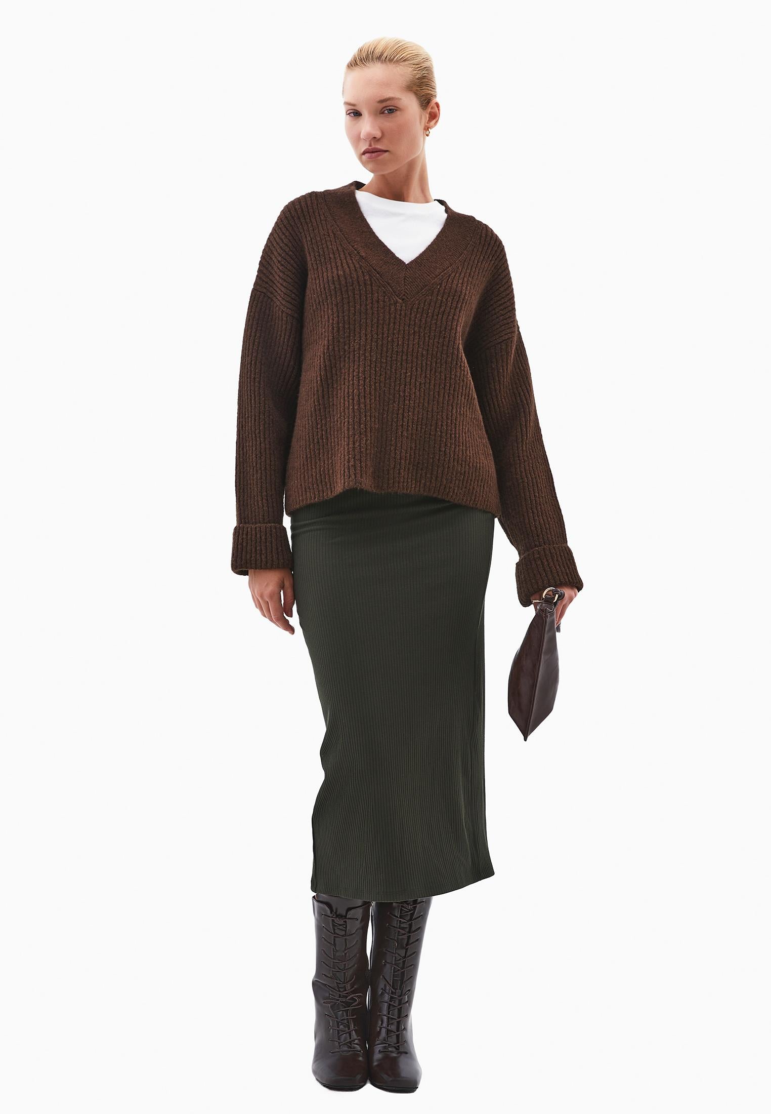 Midi Skirt With Slit Detail And High Waist - ROSIN