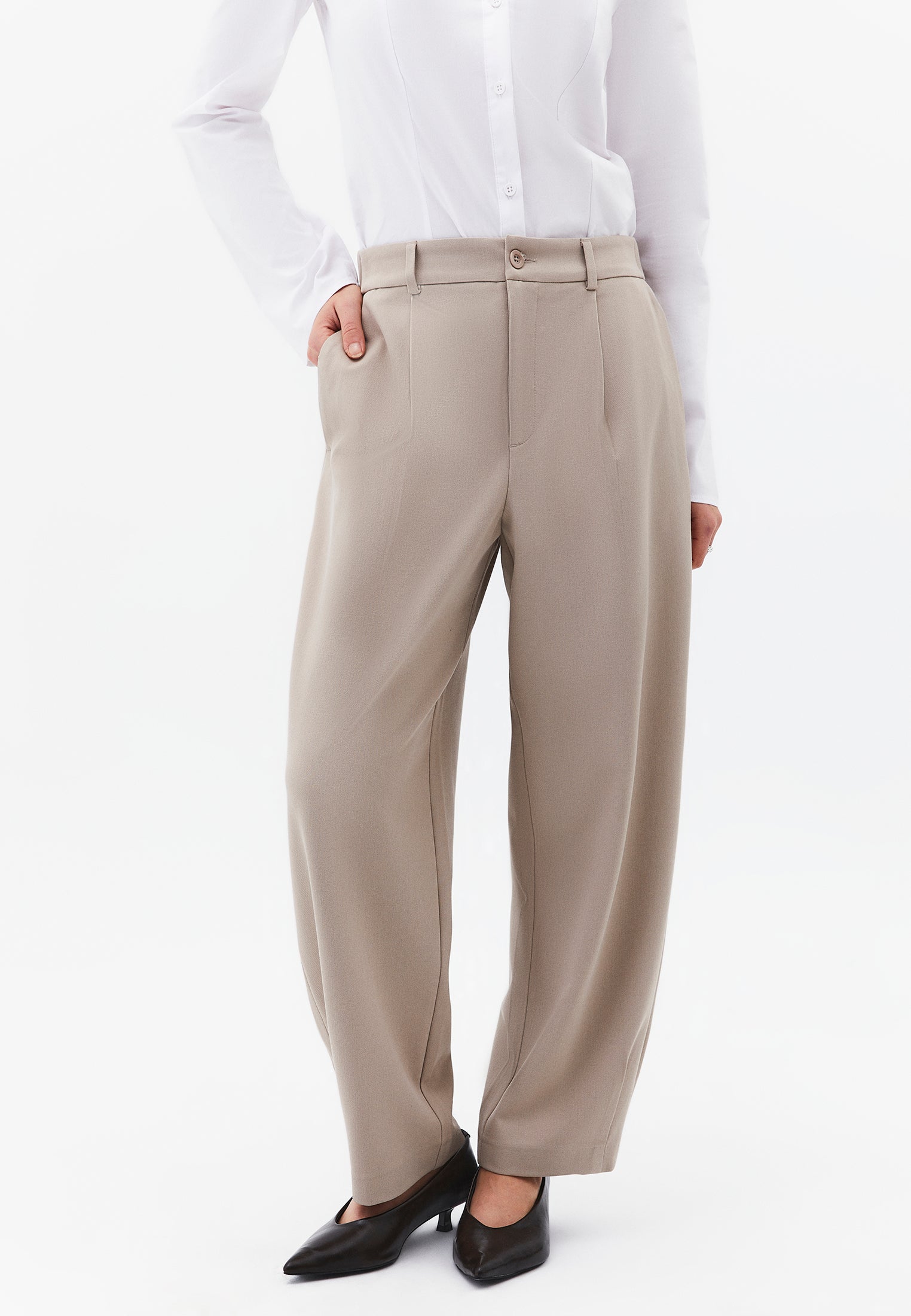 Balloon Form Pleated Carrot Leg Pants - SIMPLY TAUPE