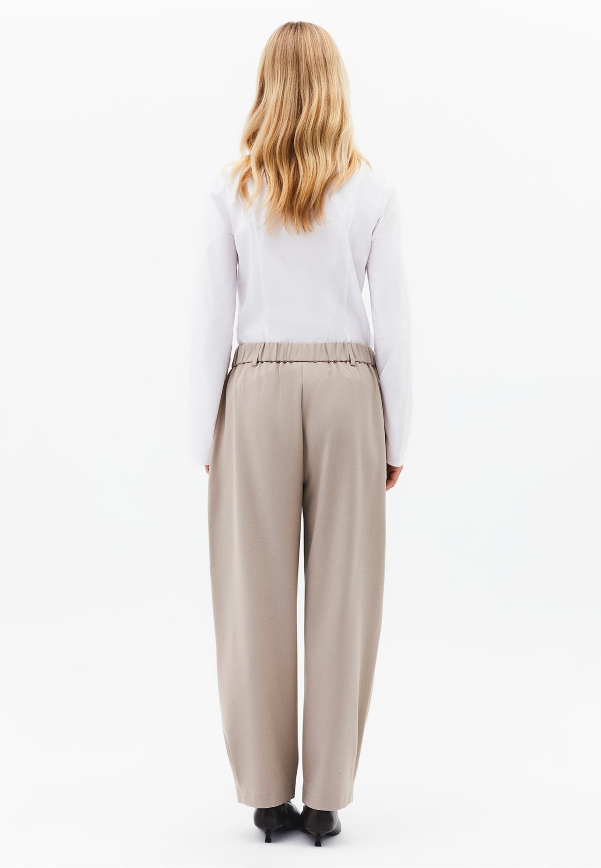 Balloon Form Pleated Carrot Leg Pants - SIMPLY TAUPE
