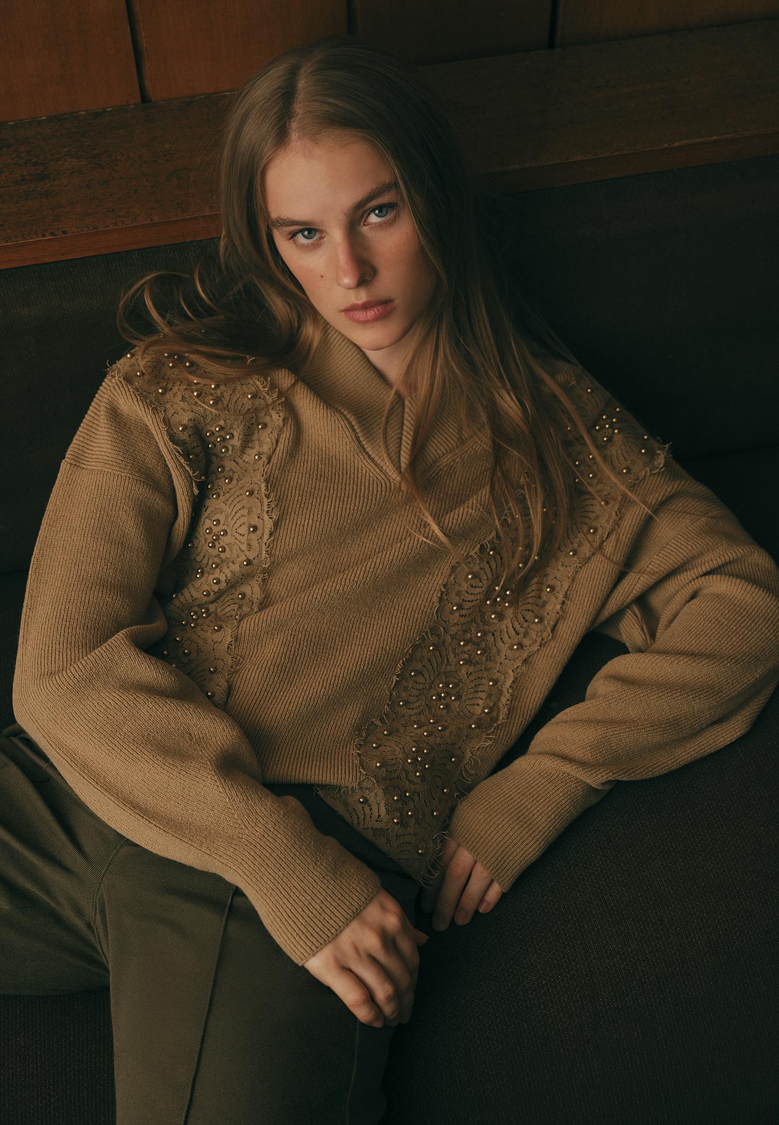 V Neck Embroidered Long Sleeve Sweater - STARFISH