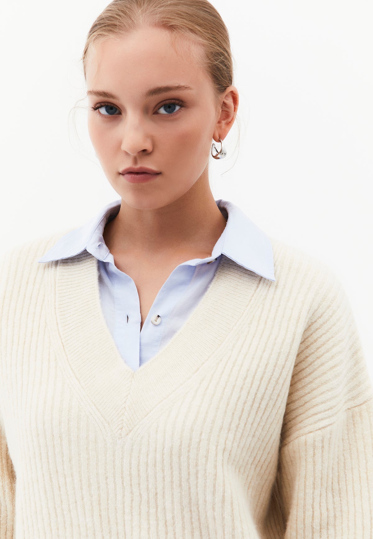Loose V-Neck Sweater - TURTLEDOVE