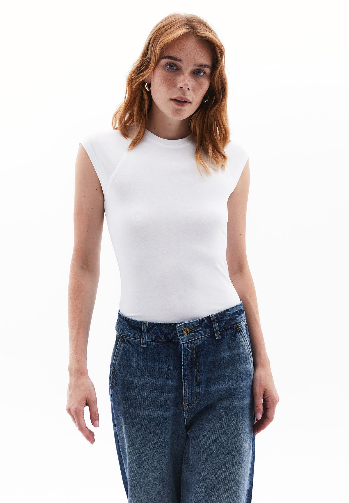 Short Sleeve T-Shirt With Closed Cut - WHITE
