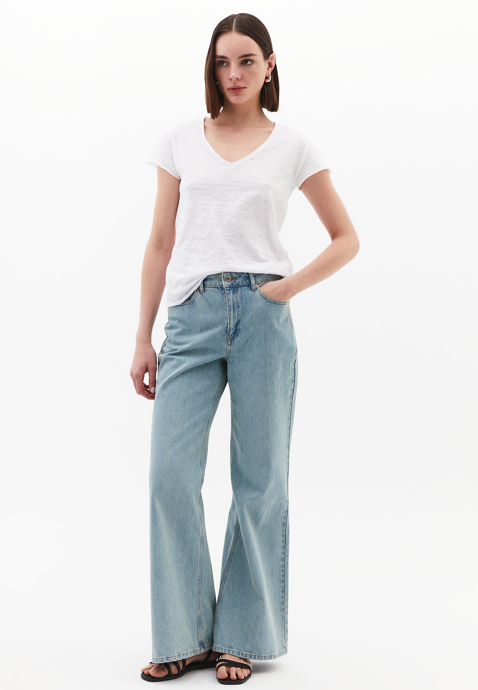 V Neck T-Shirt - WHITE