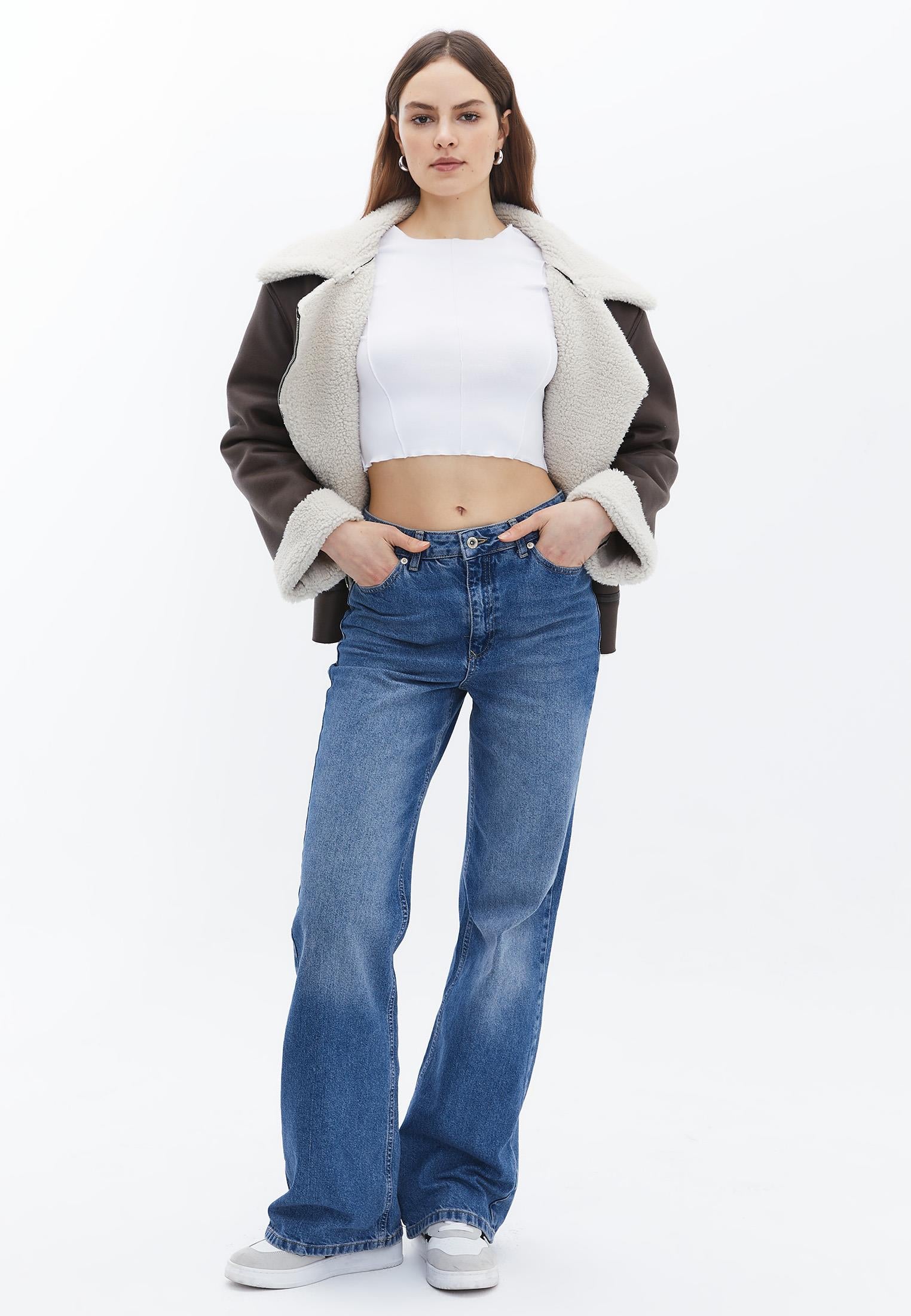Closed Form Cropped Short Sleeve Crew Neck T-Shirt - WHITE