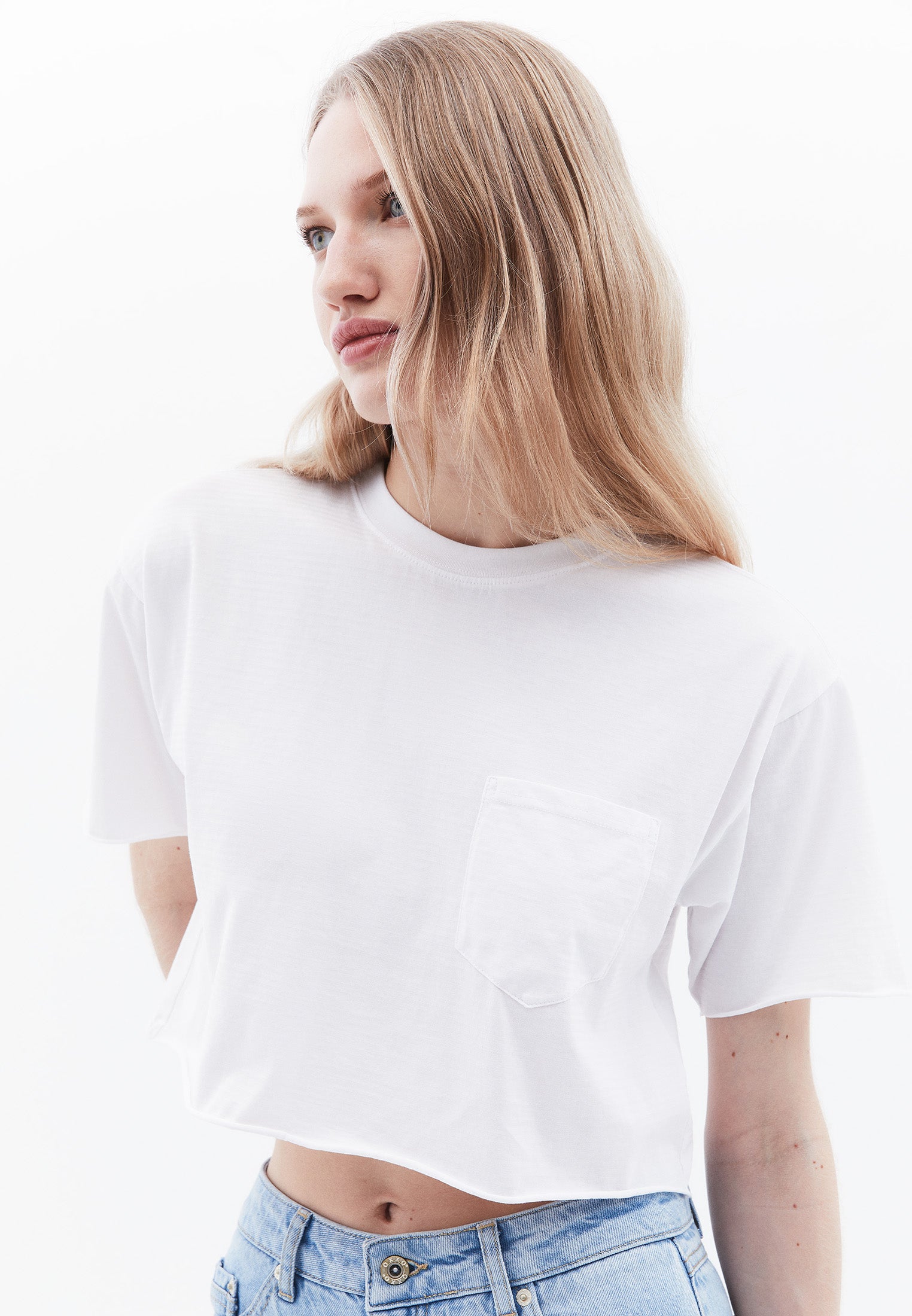 Cropped T-Shirt With Pocket Detail - WHITE