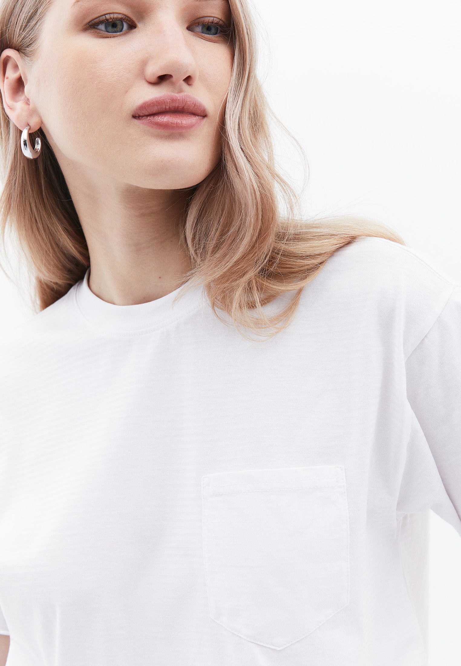 Cropped T-Shirt With Pocket Detail - WHITE